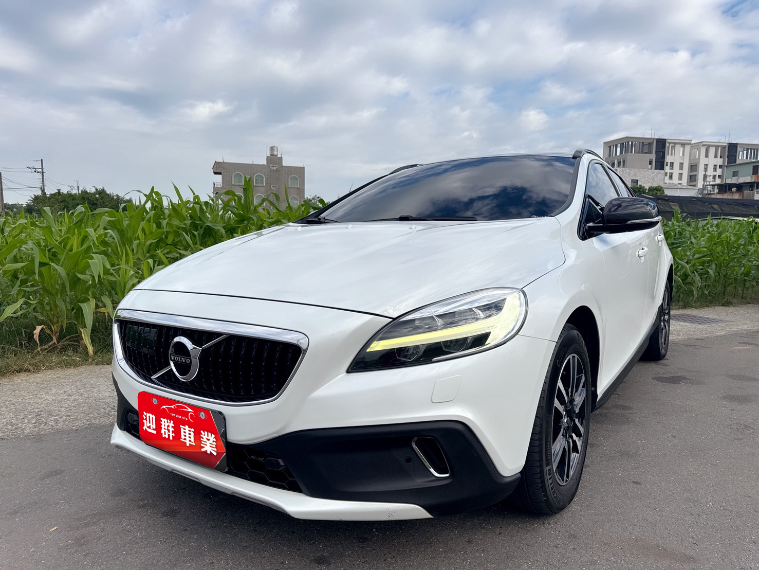 2018年 VOLVO Cross Country T4  輕旅漫遊版~搭載AWD全時智慧四驅  黑化越野的外觀+城市小車的靈巧  安全係數評價最高的歐系小車首選  第1張相片
