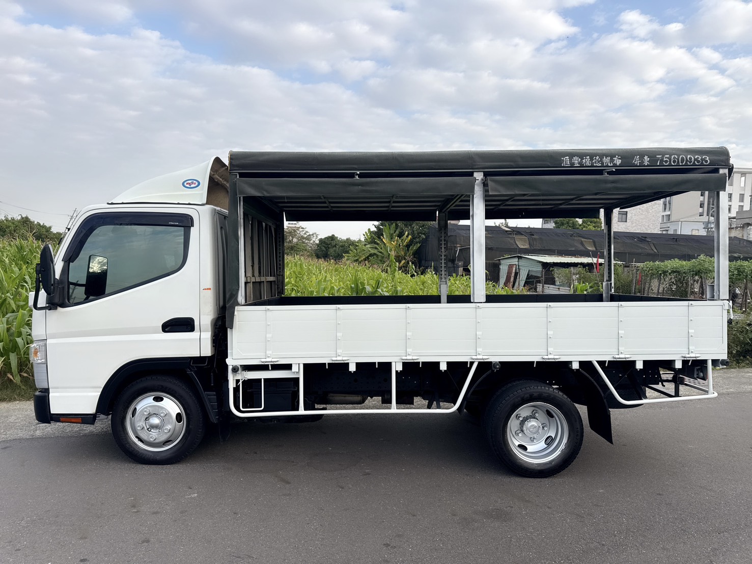 2018年 三菱 FUSO 堅達11.5尺  總重已升級5噸！免加尿素  低里程+定保完畢+五面掀帆布  初創老闆or商務運輸~第一首選  第5張相片