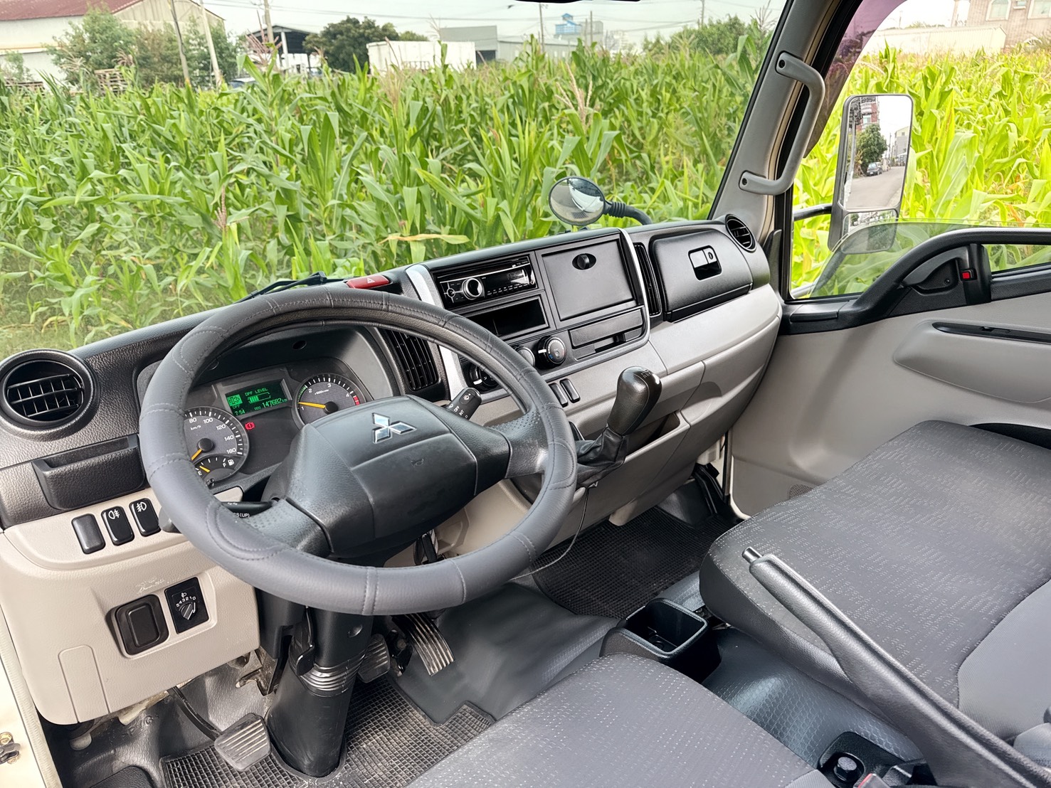 2018年 三菱 FUSO 堅達11.5尺  總重已升級5噸！免加尿素  低里程+定保完畢+五面掀帆布  初創老闆or商務運輸~第一首選  第12張相片