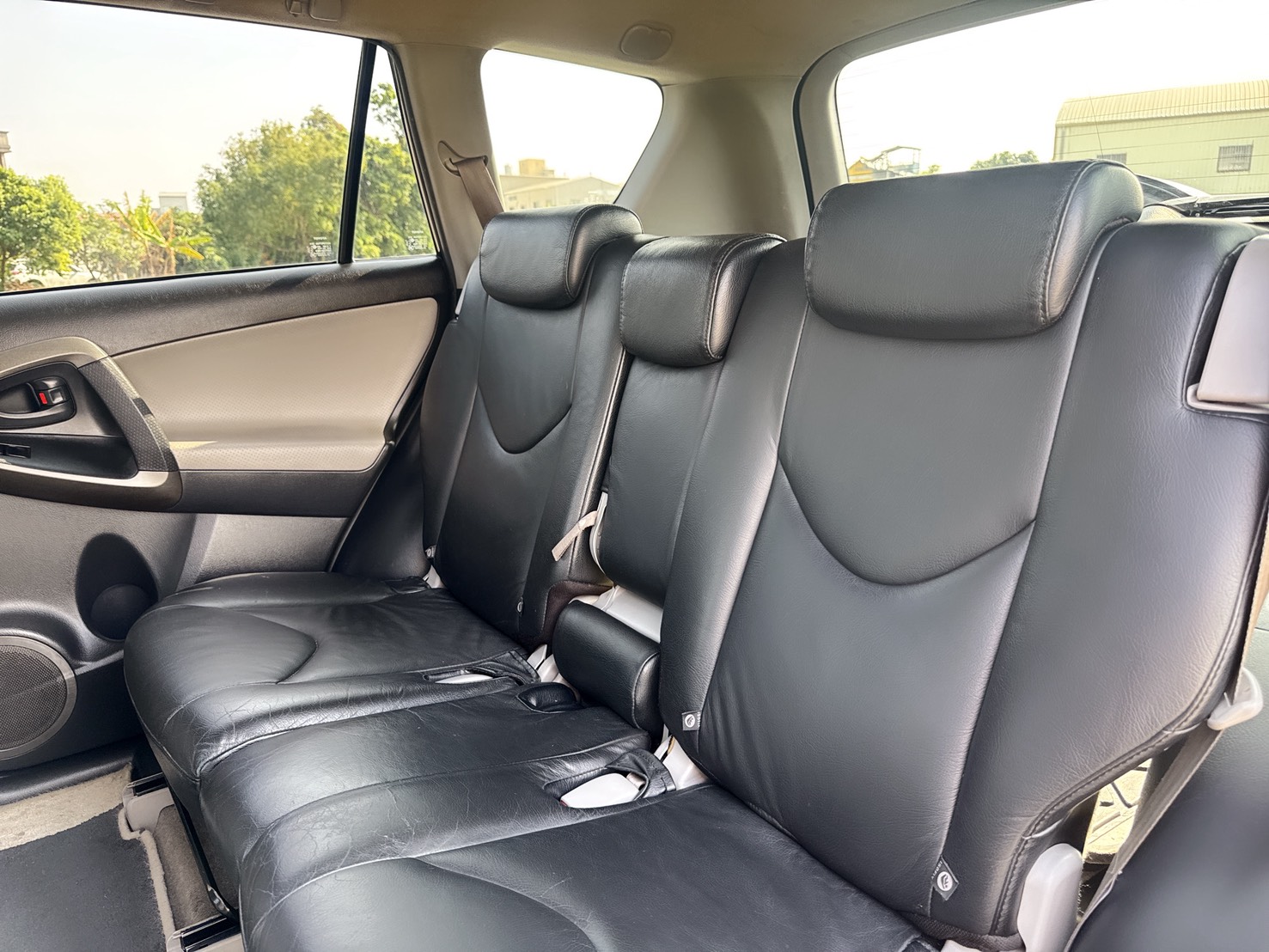 2009年 TOYOTA RAV4 2.4L G版  日系原裝進口休旅車~妥善率高  強勁動力~豪華內裝~後廂空間大  經典車款~工作or家庭用車RV首選  第14張相片