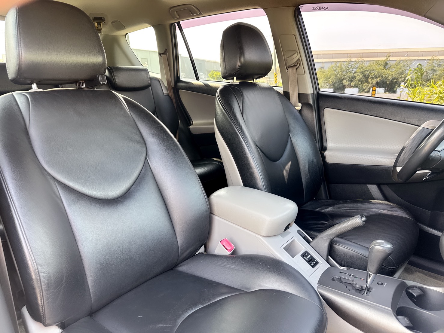 2009年 TOYOTA RAV4 2.4L G版  日系原裝進口休旅車~妥善率高  強勁動力~豪華內裝~後廂空間大  經典車款~工作or家庭用車RV首選  第16張相片