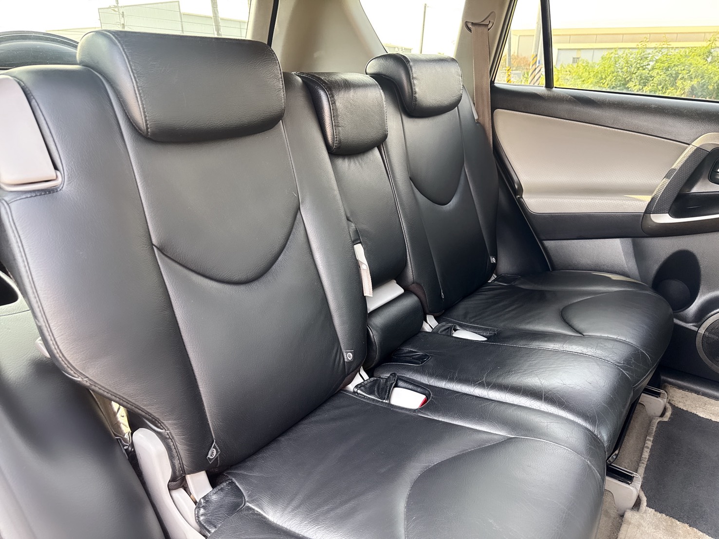 2009年 TOYOTA RAV4 2.4L G版  日系原裝進口休旅車~妥善率高  強勁動力~豪華內裝~後廂空間大  經典車款~工作or家庭用車RV首選  第18張相片