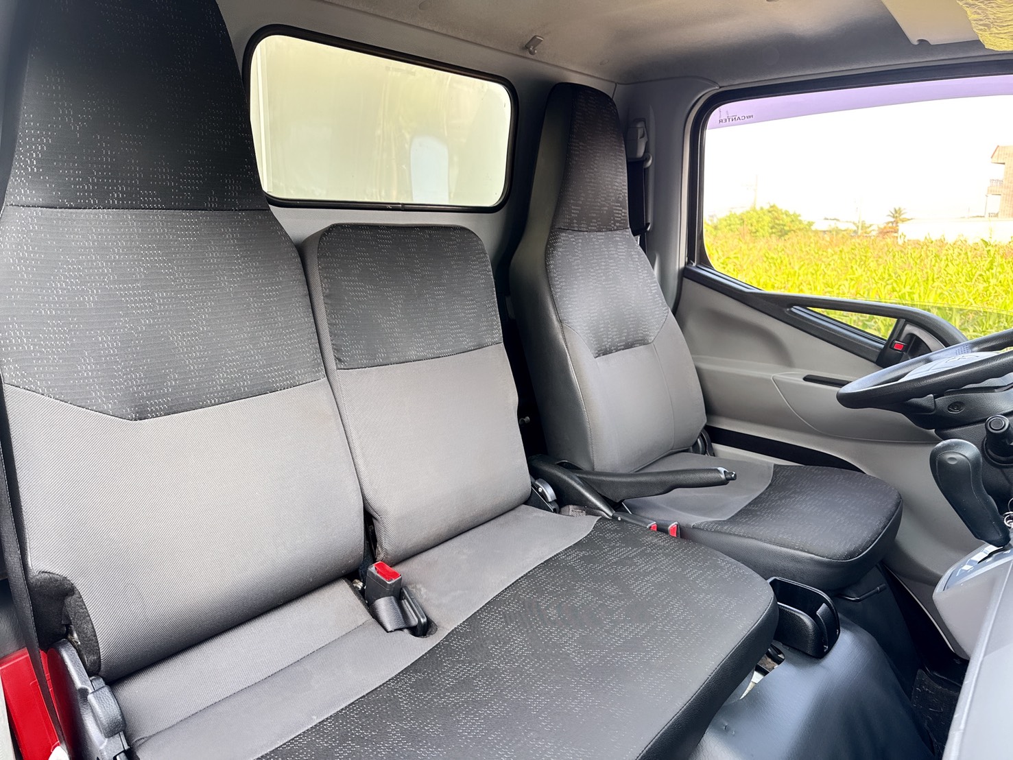 2018年 三菱 FUSO 堅達 貨車  超長軸14.5尺+總重升級『5噸』  搭載高頂塑鋁版廂+升降尾門  免加尿素~『自排』車型好駕馭  第15張相片