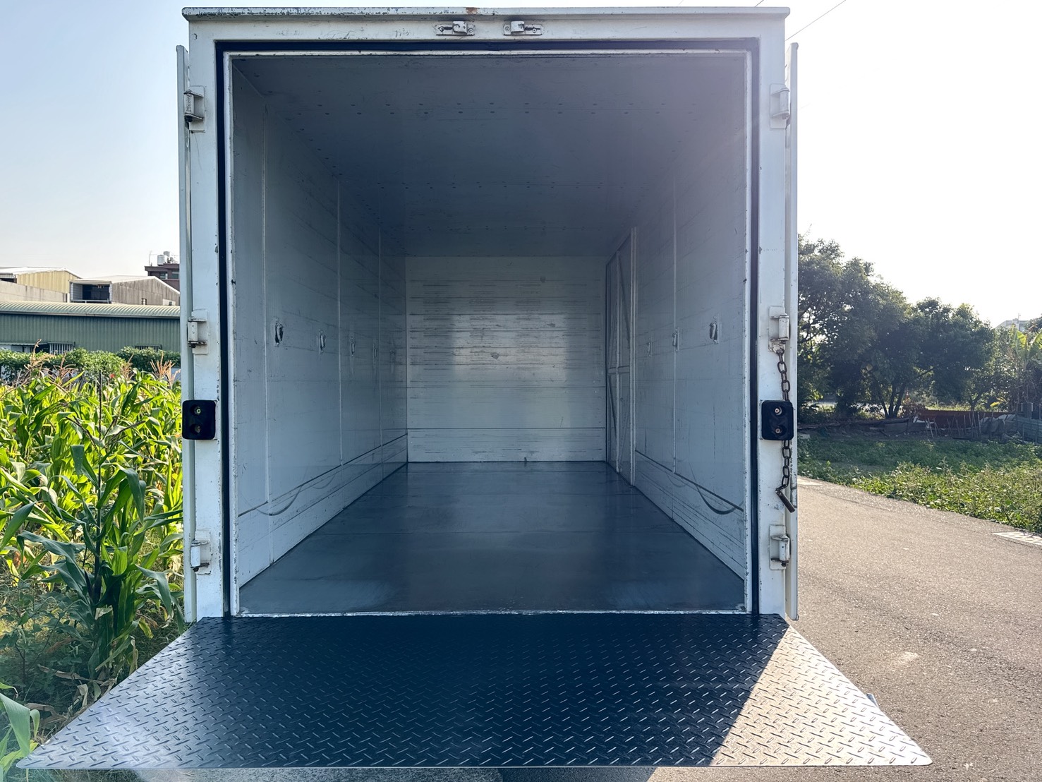 2018年 三菱 FUSO 堅達 貨車  超長軸14.5尺+總重升級『5噸』  搭載高頂塑鋁版廂+升降尾門  免加尿素~『自排』車型好駕馭  第18張相片