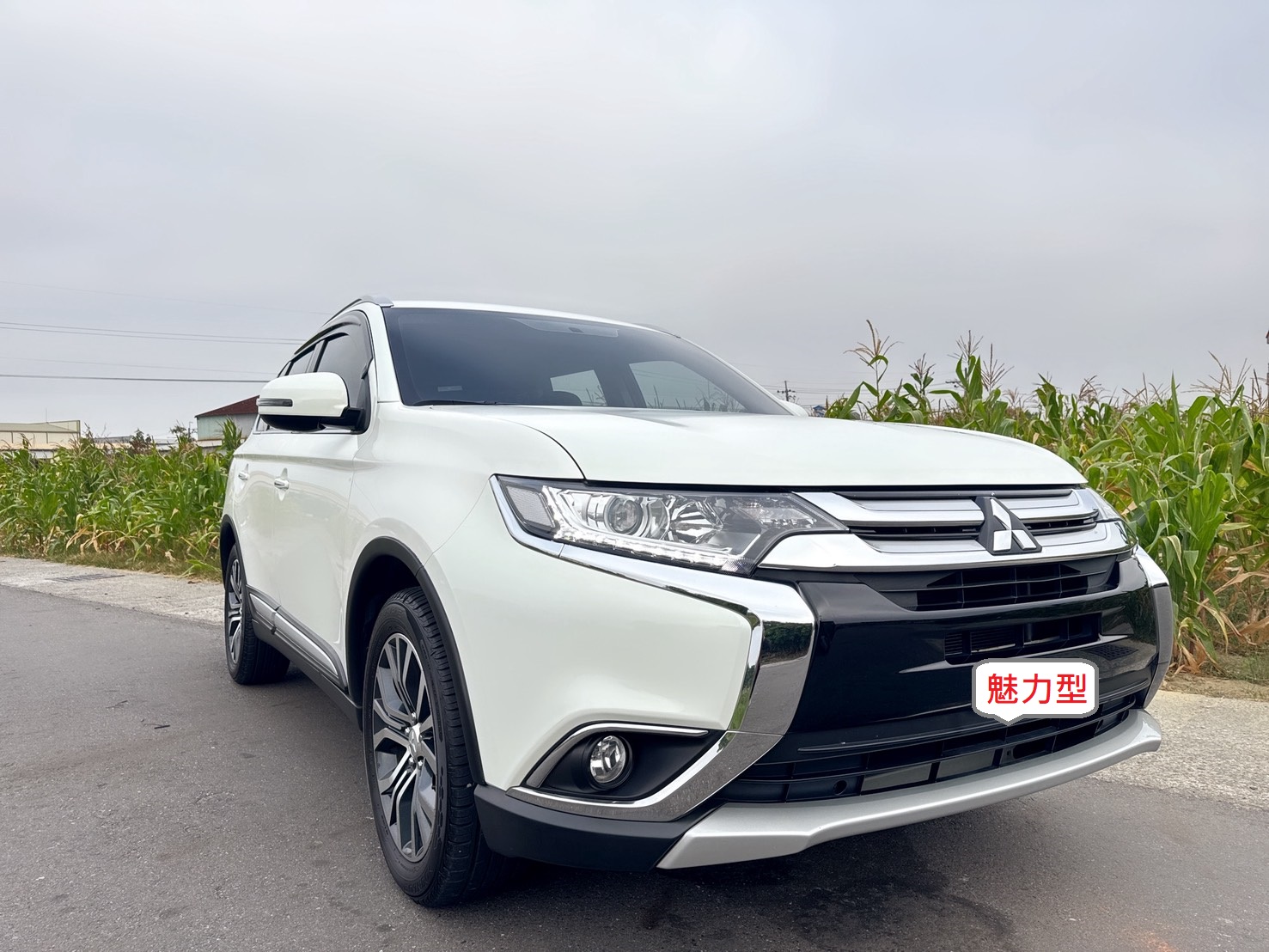 2016年 三菱 OUTLANDER 魅力型  超低里程~年里程5300公里~里程保證 全新安卓機+電子後視鏡+後廂置物盒  內外如新~CP值最高SUV休旅車首選  第2張相片