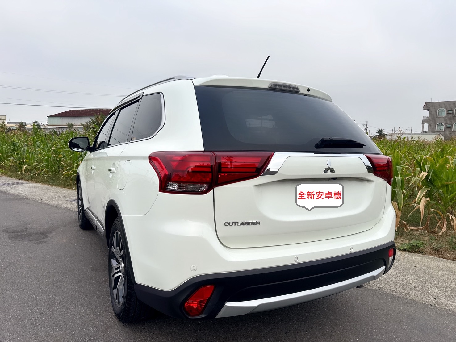 2016年 三菱 OUTLANDER 魅力型  超低里程~年里程5300公里~里程保證 全新安卓機+電子後視鏡+後廂置物盒  內外如新~CP值最高SUV休旅車首選  第3張相片