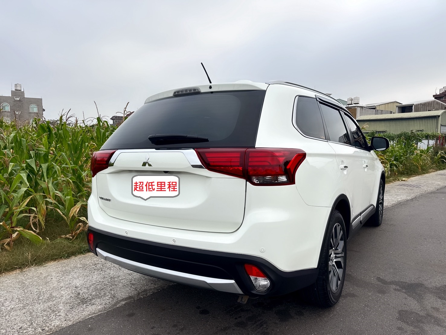 2016年 三菱 OUTLANDER 魅力型  超低里程~年里程5300公里~里程保證 全新安卓機+電子後視鏡+後廂置物盒  內外如新~CP值最高SUV休旅車首選  第4張相片