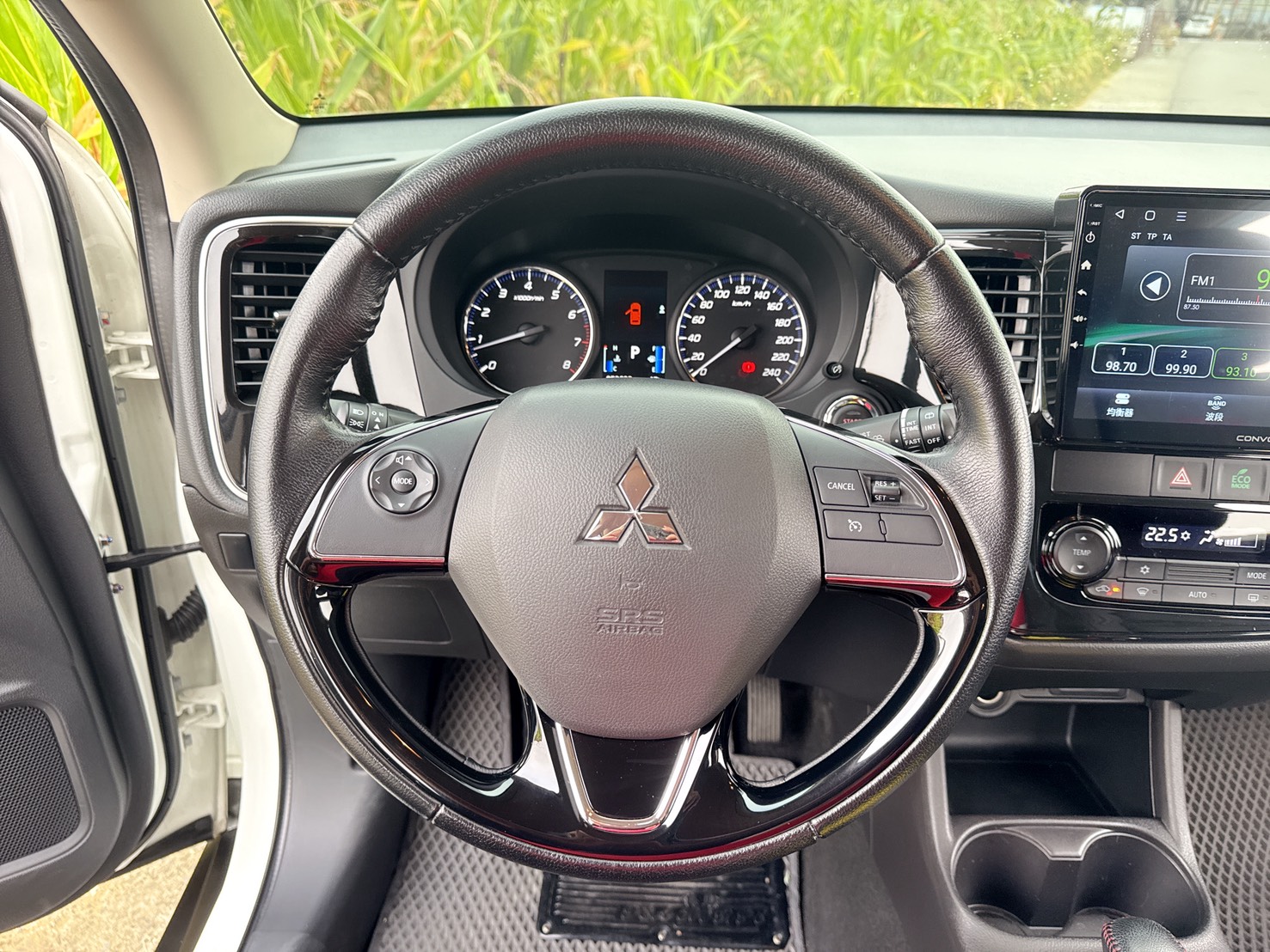 2016年 三菱 OUTLANDER 魅力型  超低里程~年里程5300公里~里程保證 全新安卓機+電子後視鏡+後廂置物盒  內外如新~CP值最高SUV休旅車首選  第6張相片