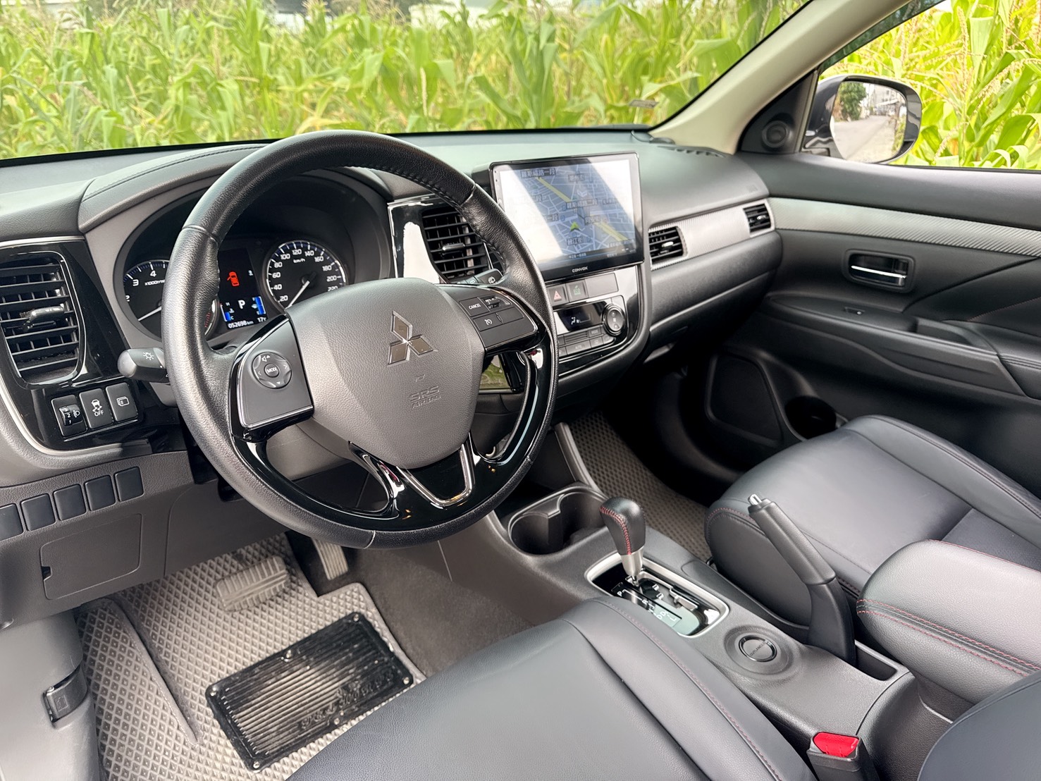 2016年 三菱 OUTLANDER 魅力型  超低里程~年里程5300公里~里程保證 全新安卓機+電子後視鏡+後廂置物盒  內外如新~CP值最高SUV休旅車首選  第10張相片