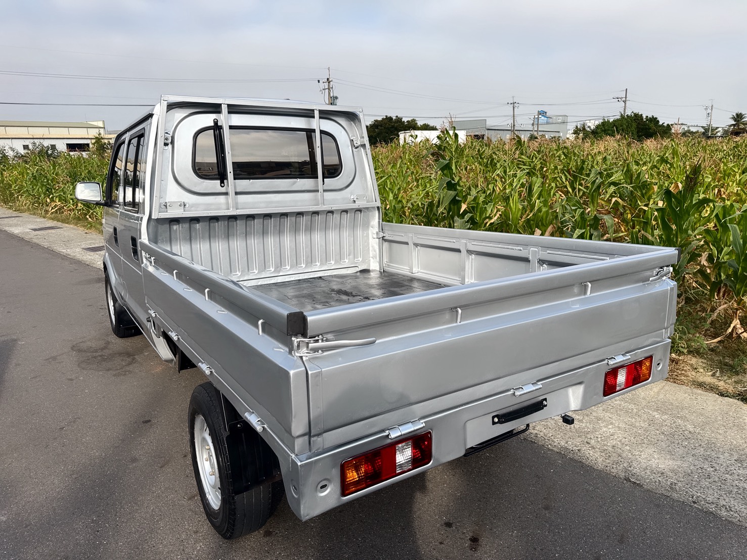 2021年 東風穩發 <雙廂> 貨車  安裝免踩離合器系統+超低里程  四人座~載人載貨一次完美搞定  經濟實用客商兩用貨車優質首選  第3張相片