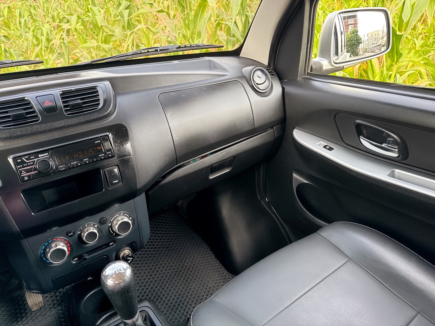 2021年 東風穩發 <雙廂> 貨車  安裝免踩離合器系統+超低里程  四人座~載人載貨一次完美搞定  經濟實用客商兩用貨車優質首選  第7張相片