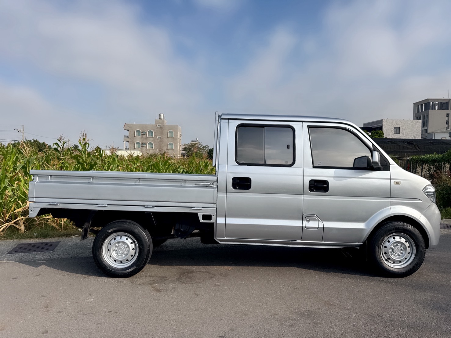 2021年 東風穩發 <雙廂> 貨車  安裝免踩離合器系統+超低里程  四人座~載人載貨一次完美搞定  經濟實用客商兩用貨車優質首選  第17張相片