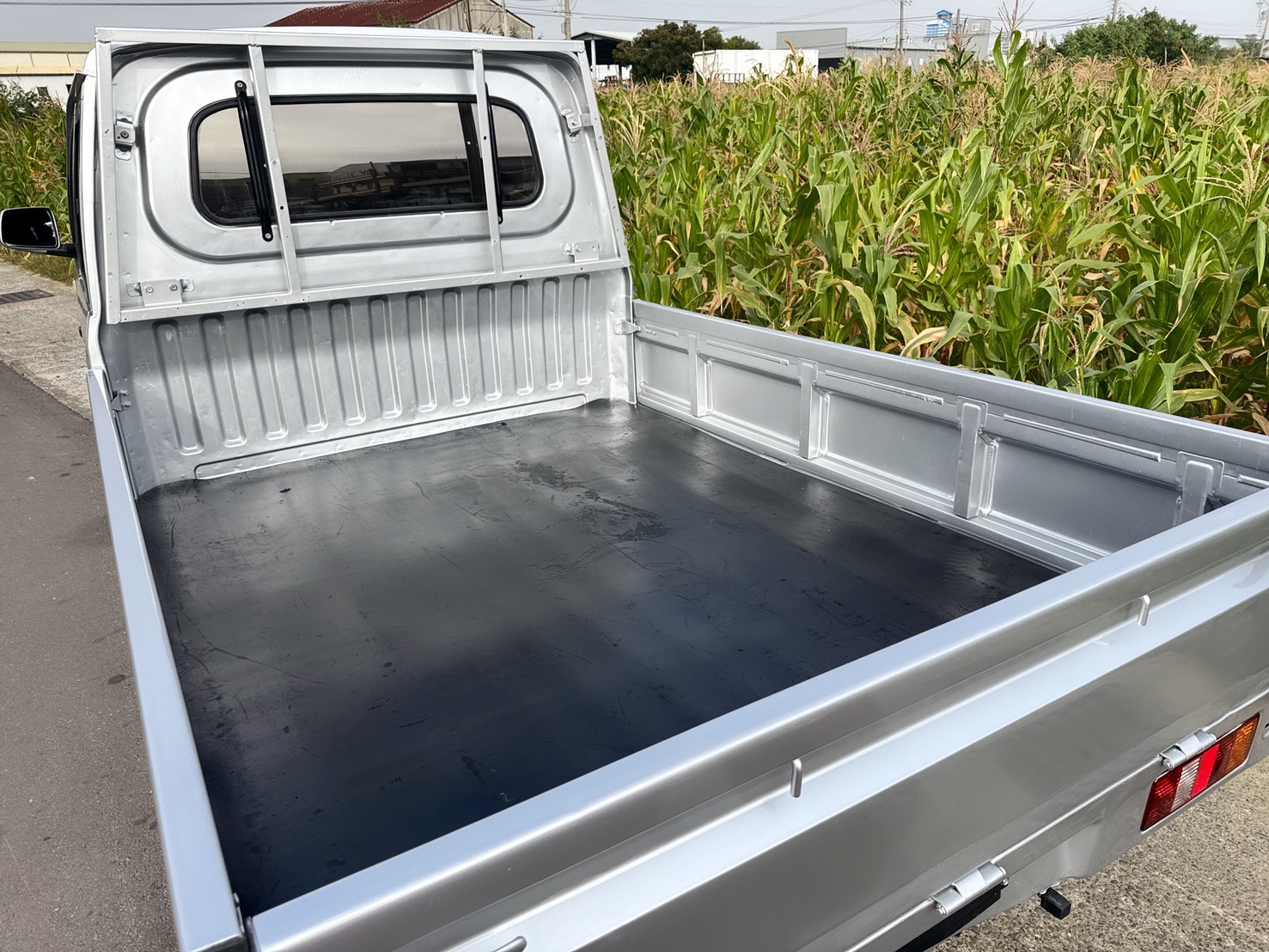 2021年 東風穩發 <雙廂> 貨車  安裝免踩離合器系統+超低里程  四人座~載人載貨一次完美搞定  經濟實用客商兩用貨車優質首選  第18張相片