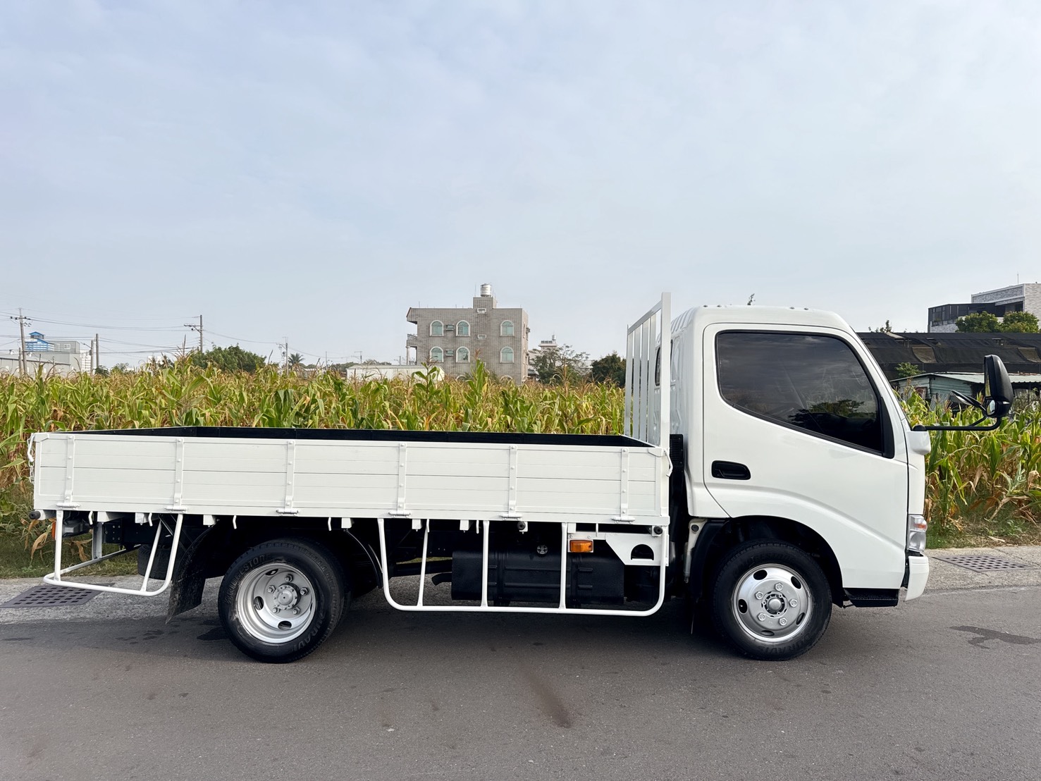 2019年 HINO 300 11.5尺 貨車   超大馬力~扭力極強~妥善率高  總重升級5噸~免加尿素~低里程  高車頂車型~車室空間大~車況佳  第6張相片