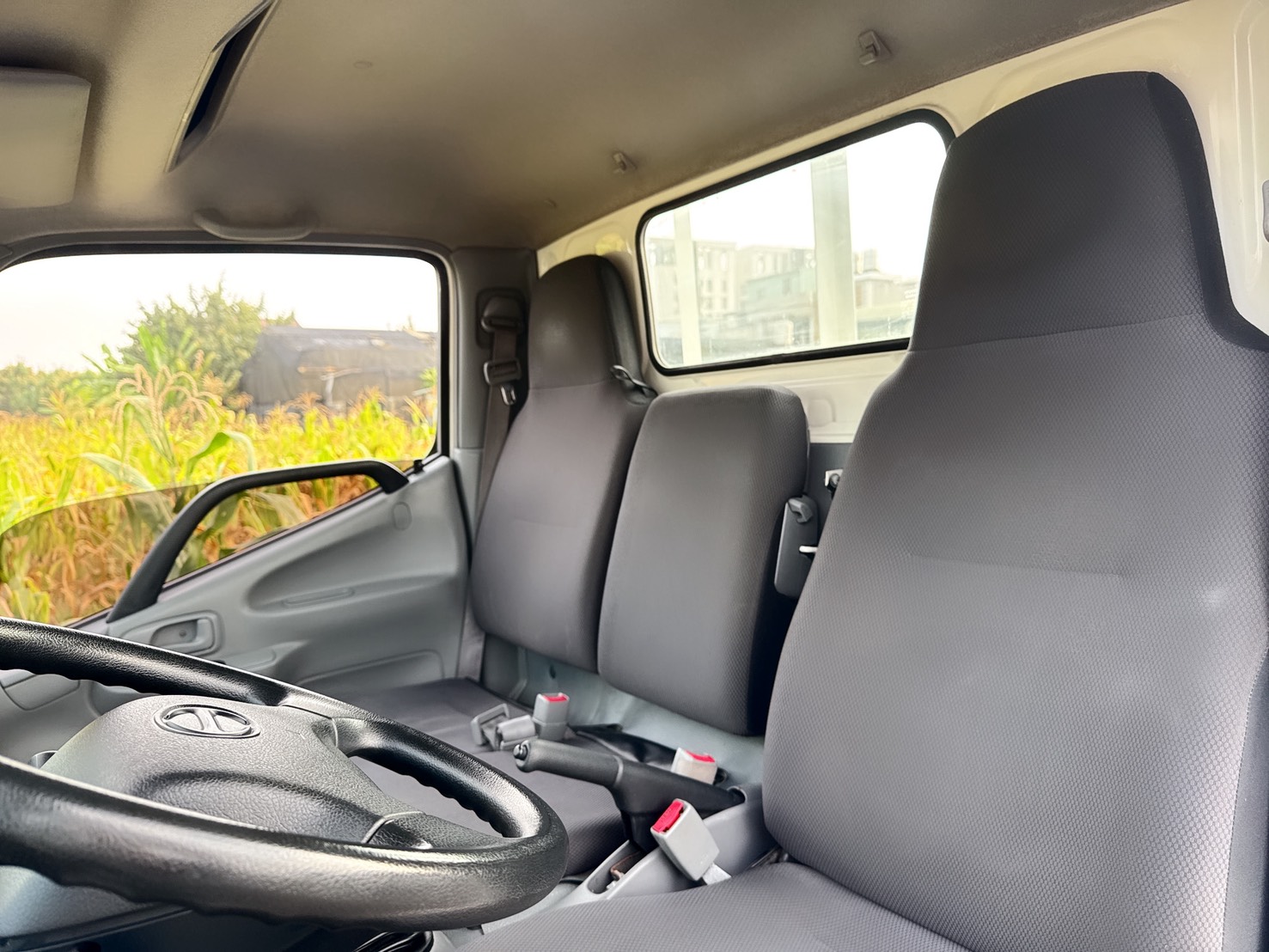 2019年 HINO 300 11.5尺 貨車   超大馬力~扭力極強~妥善率高  總重升級5噸~免加尿素~低里程  高車頂車型~車室空間大~車況佳  第12張相片