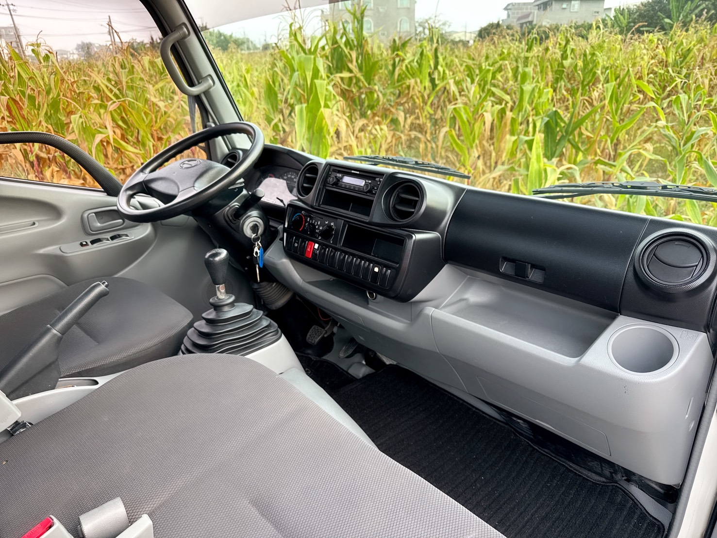 2019年 HINO 300 11.5尺 貨車   超大馬力~扭力極強~妥善率高  總重升級5噸~免加尿素~低里程  高車頂車型~車室空間大~車況佳  第13張相片