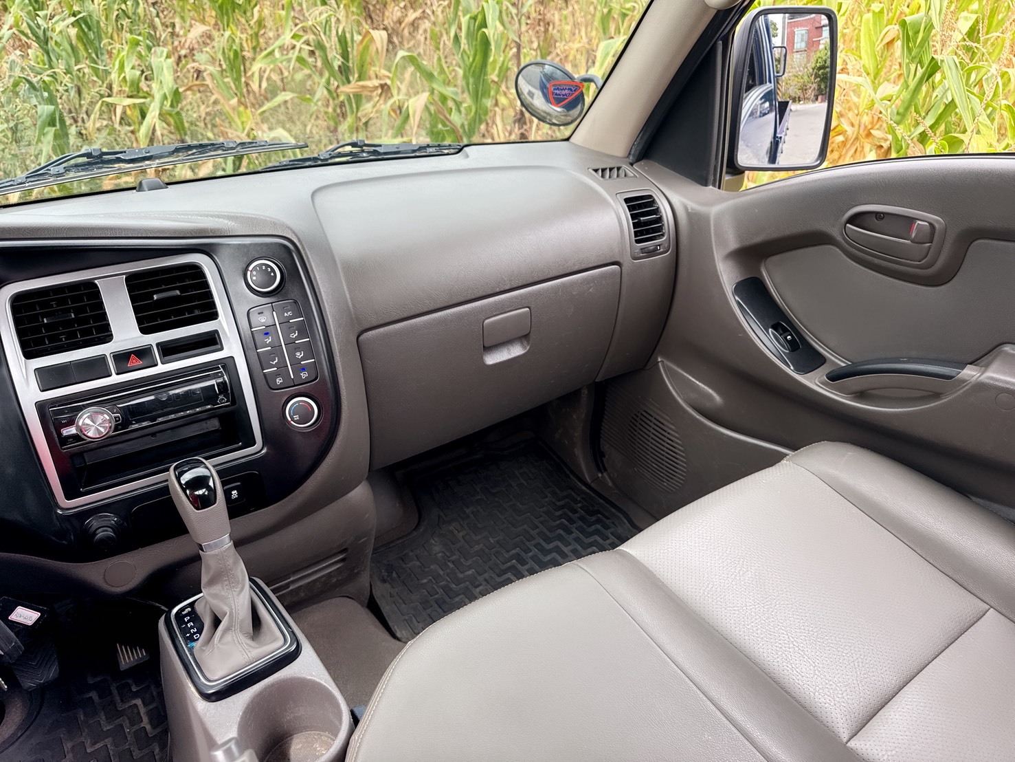 2021年 現代 PORTER 小霸王  載物大空間 貨台長10.3尺車型  自排車型~總重3.25公噸 車況佳  柴油高扭力 商務運輸載貨首選  第9張相片