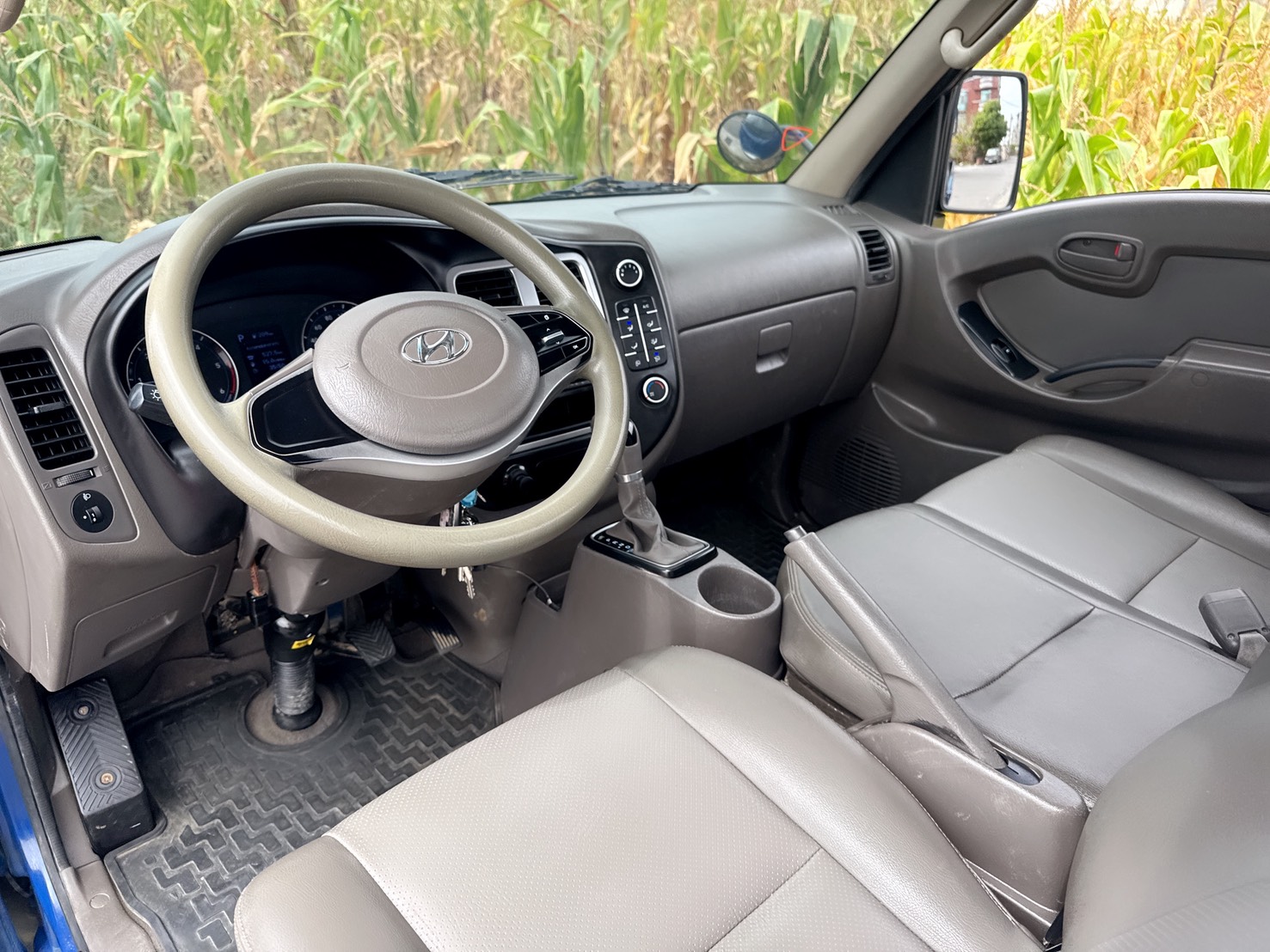 2021年 現代 PORTER 小霸王  載物大空間 貨台長10.3尺車型  自排車型~總重3.25公噸 車況佳  柴油高扭力 商務運輸載貨首選  第11張相片