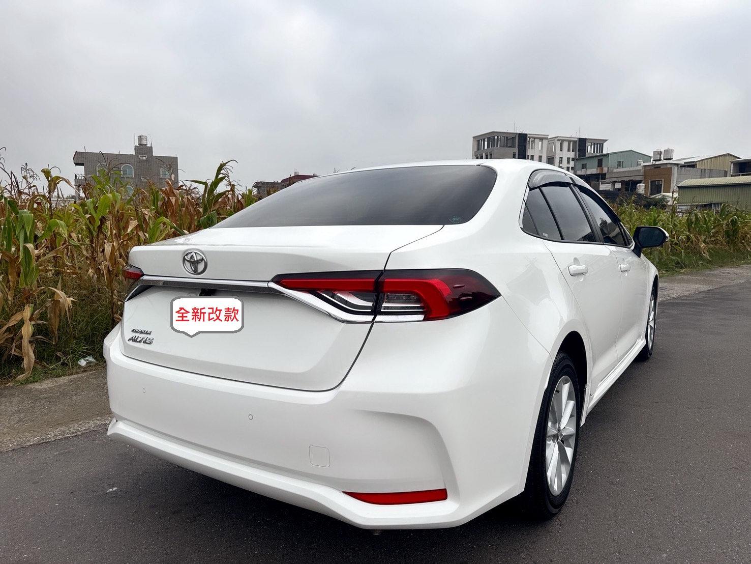 2019年 TOYOTA ALTIS 尊爵版  超低里程~年均里程5800公里  原版件 免KEY版 全新改款外型  ACC主動式跟車+車道維持輔助  第3張相片
