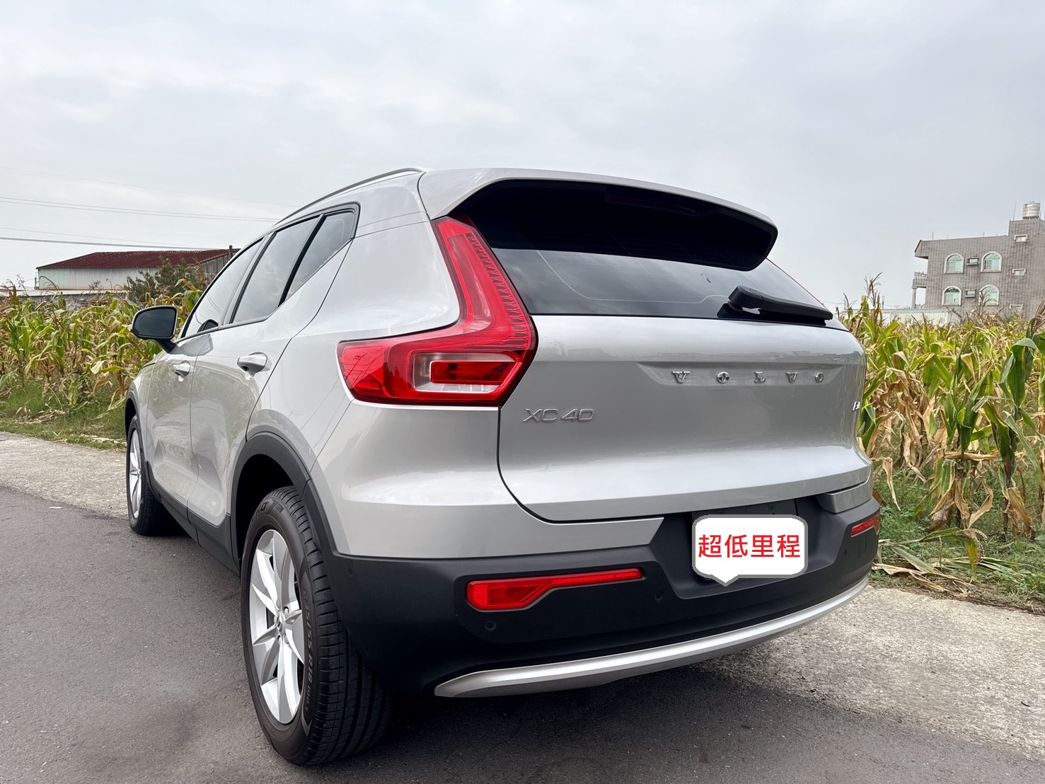 2022年 Volvo XC40 Plus B4  媲美全新車級的內外觀及車況  同級距唯一遠端更新OTA車機  影音娛樂夥伴兼具安全及科技  北歐都會誇界休旅車唯一首選  第3張相片