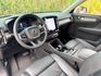 2022年 Volvo XC40 Plus B4  媲美全新車級的內外觀及車況  同級距唯一遠端更新OTA車機  影音娛樂夥伴兼具安全及科技  北歐都會誇界休旅車唯一首選  第10張縮圖