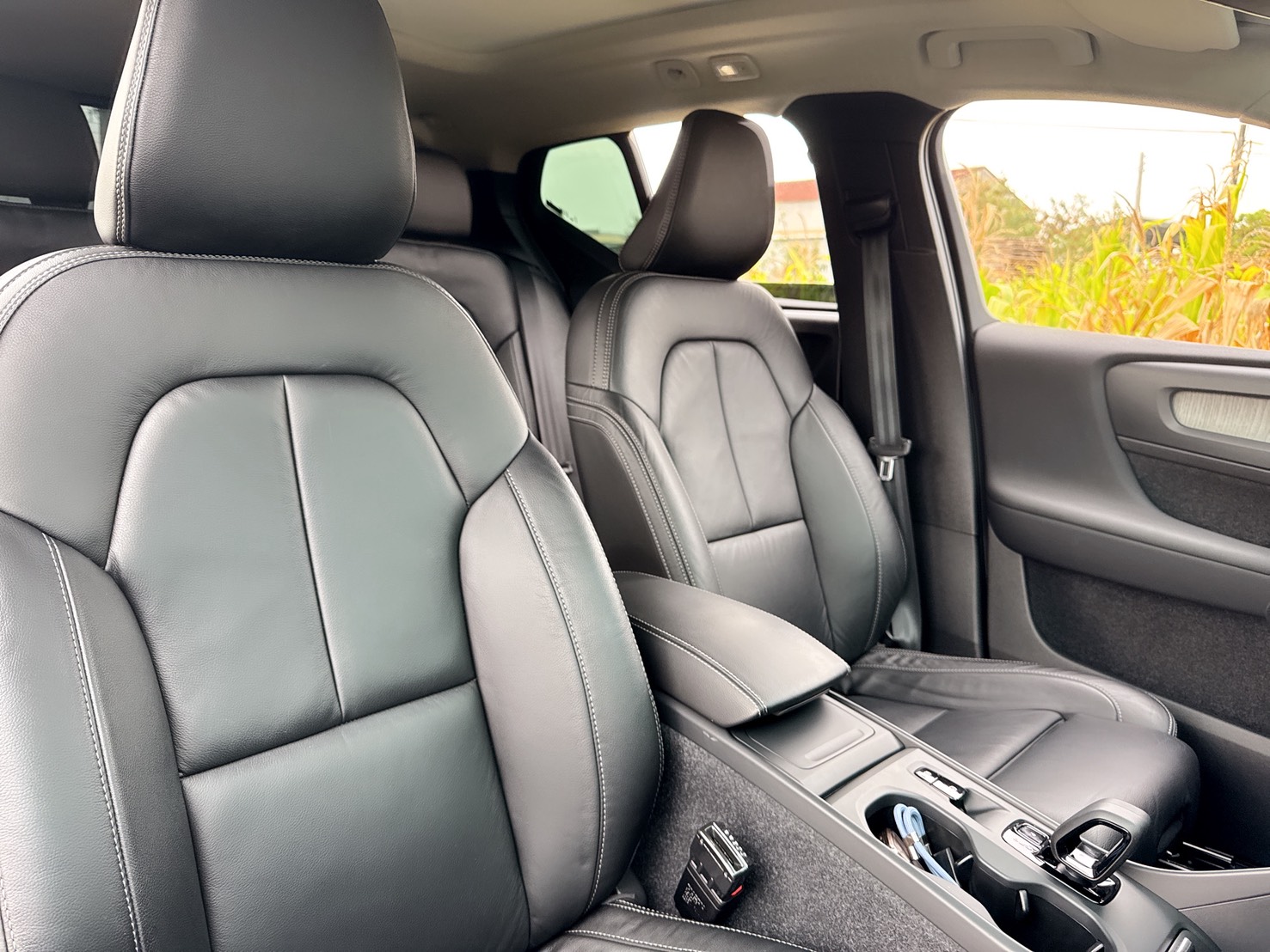 2022年 Volvo XC40 Plus B4  媲美全新車級的內外觀及車況  同級距唯一遠端更新OTA車機  影音娛樂夥伴兼具安全及科技  北歐都會誇界休旅車唯一首選  第15張相片