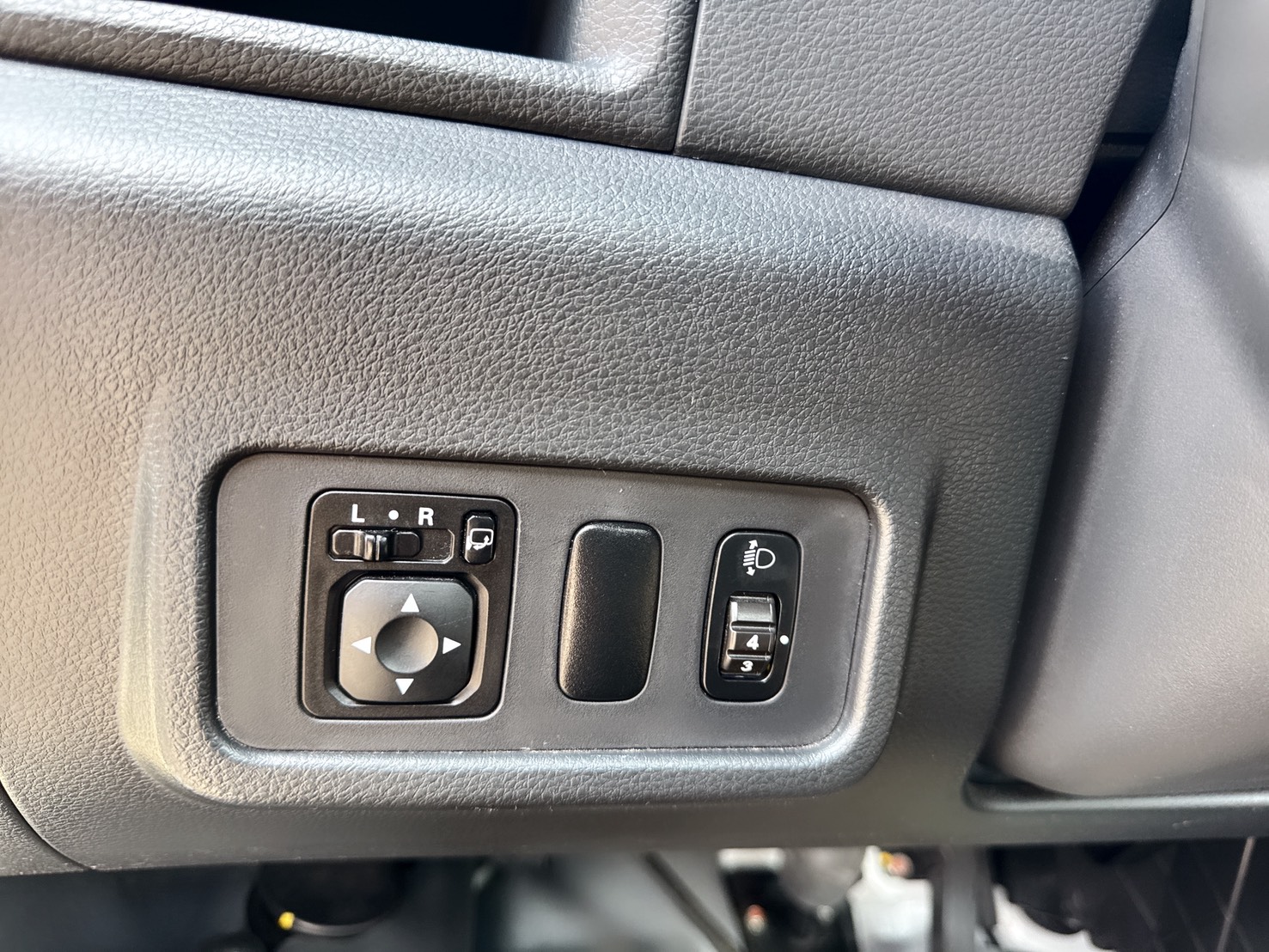 2023年中華 A190 貨車 自排   1.5L 新引擎-2WD~里程保證  一手車~框式木床~省油省稅  載貨空間大,省油省稅,輕商首選  第7張相片