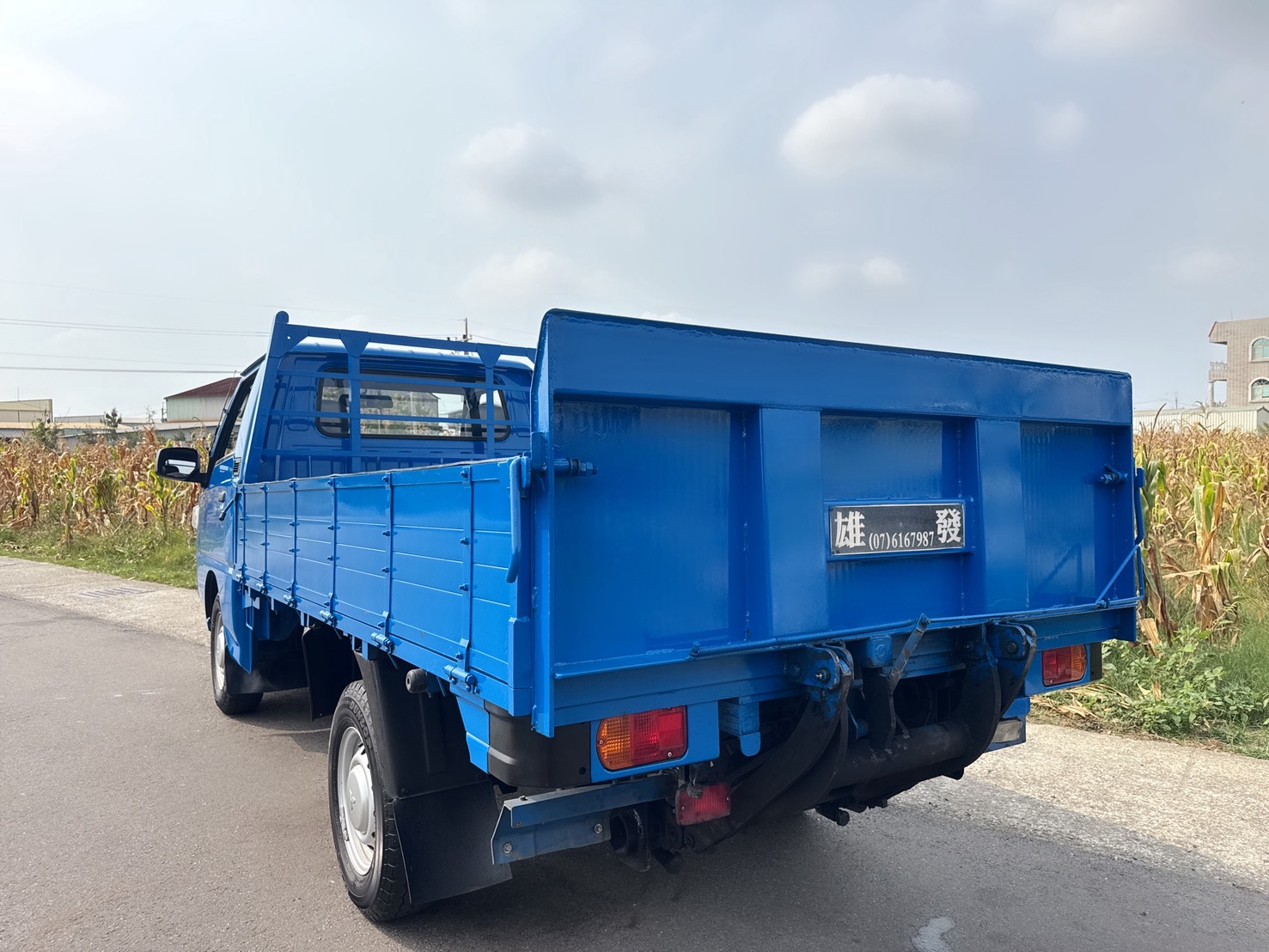 2020年 三菱 得利卡貨車 2.4L  新式車款~一手車~里程保證  框式木床+升降尾門+車底花板  動力充足+載貨空間大+車況佳  第3張相片