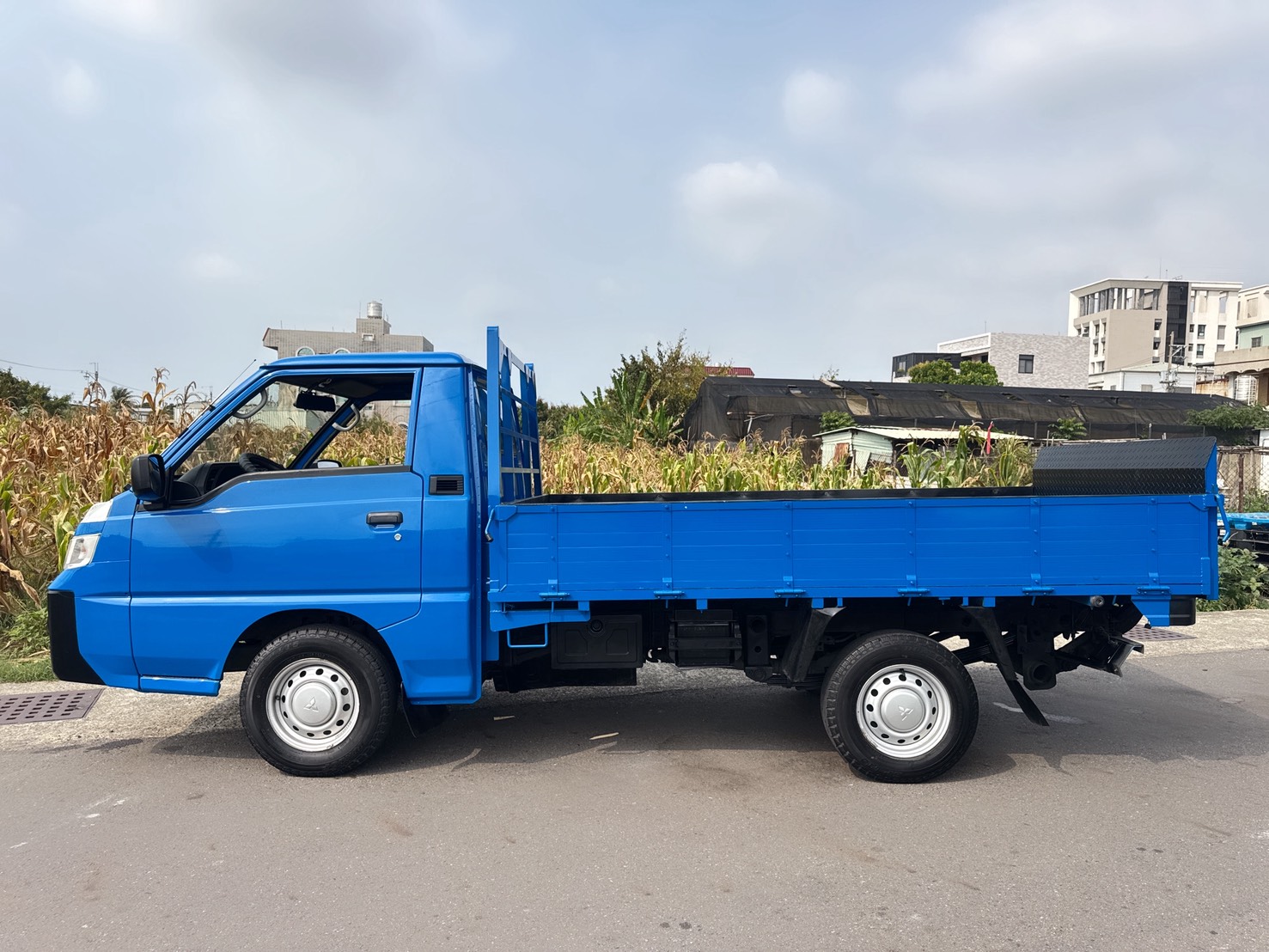 2020年 三菱 得利卡貨車 2.4L  新式車款~一手車~里程保證  框式木床+升降尾門+車底花板  動力充足+載貨空間大+車況佳  第5張相片