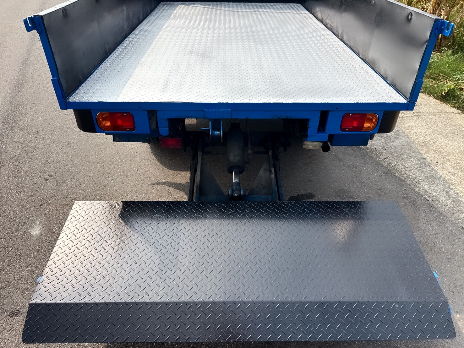 2020年 三菱 得利卡貨車 2.4L  新式車款~一手車~里程保證  框式木床+升降尾門+車底花板  動力充足+載貨空間大+車況佳  第15張相片