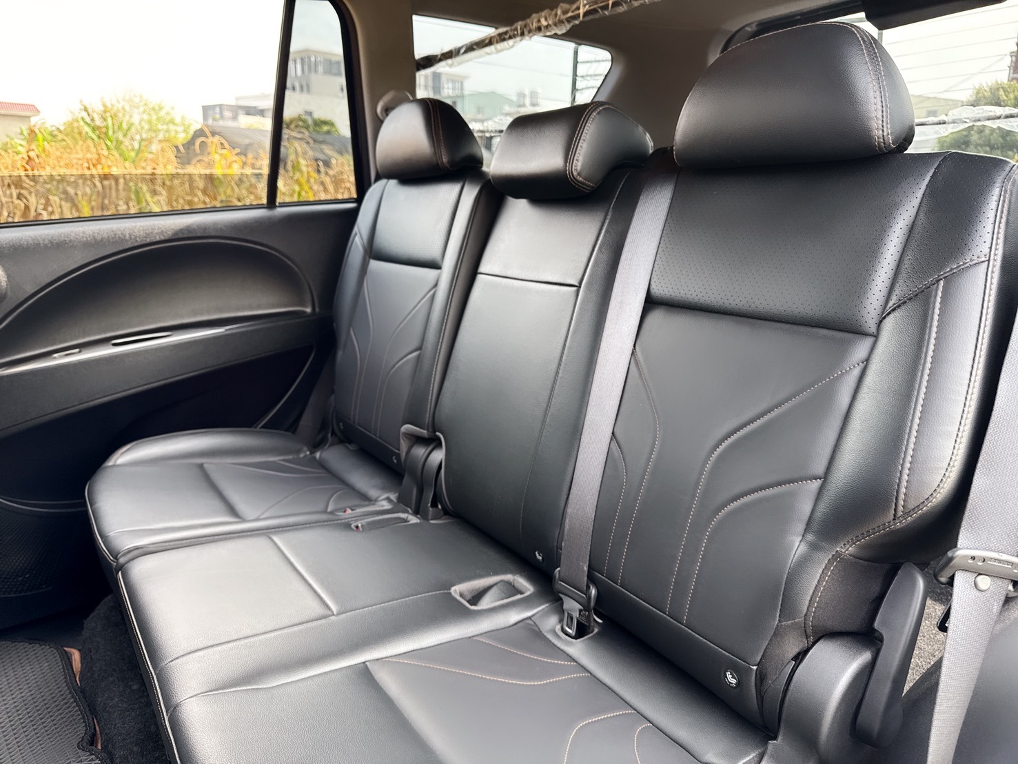 2022年 中華 ZINGER 精緻型  一手車~大、寬、平的車室空間  搭載獨創SCC安全智慧防護系統  『商旅大贏家❖跨界多功能休旅』  第14張相片