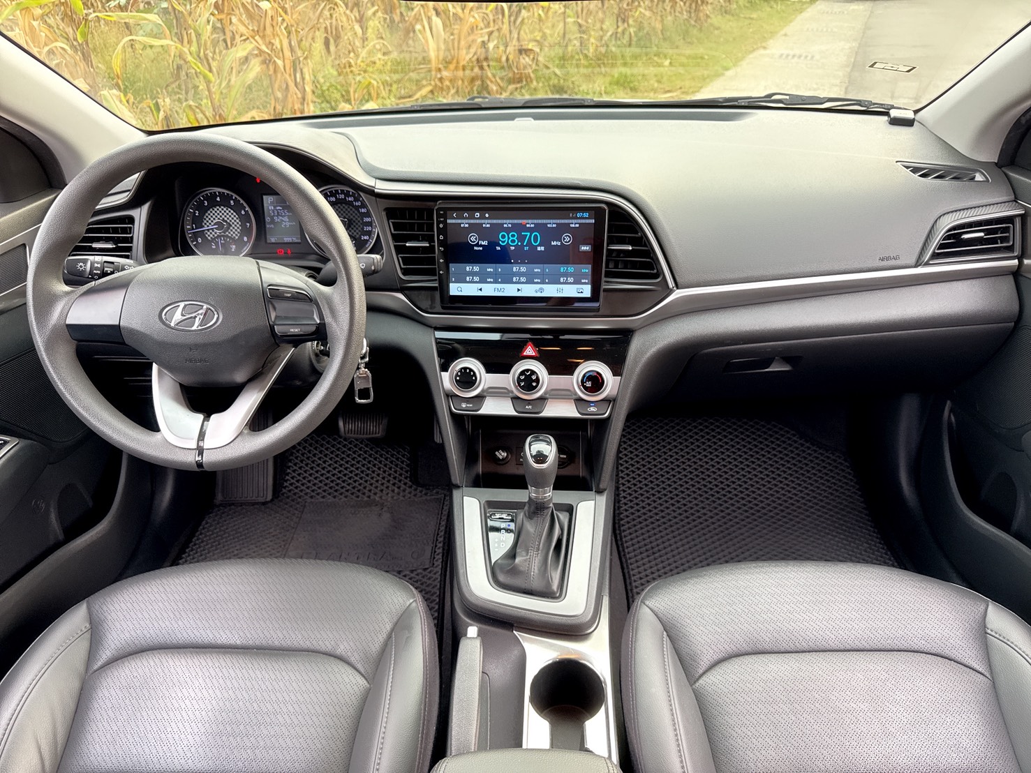 2020年 現代 ELANTRA 經典版  升級影音全配~里程保證~女用車  主被動安全配備齊全~內外車況佳  市場代步通勤優先最佳的平價選擇  第4張相片