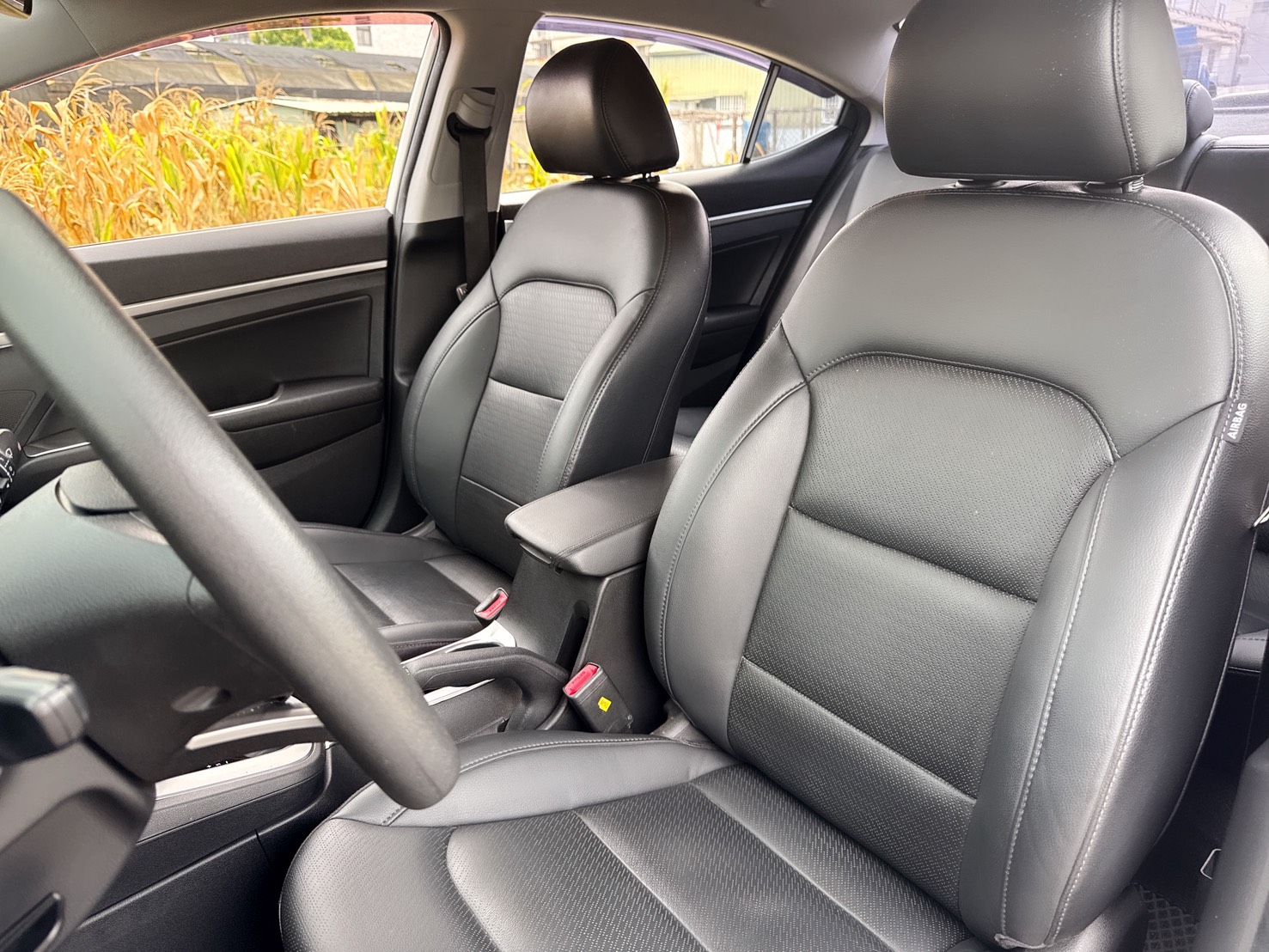 2020年 現代 ELANTRA 經典版  升級影音全配~里程保證~女用車  主被動安全配備齊全~內外車況佳  市場代步通勤優先最佳的平價選擇  第10張相片