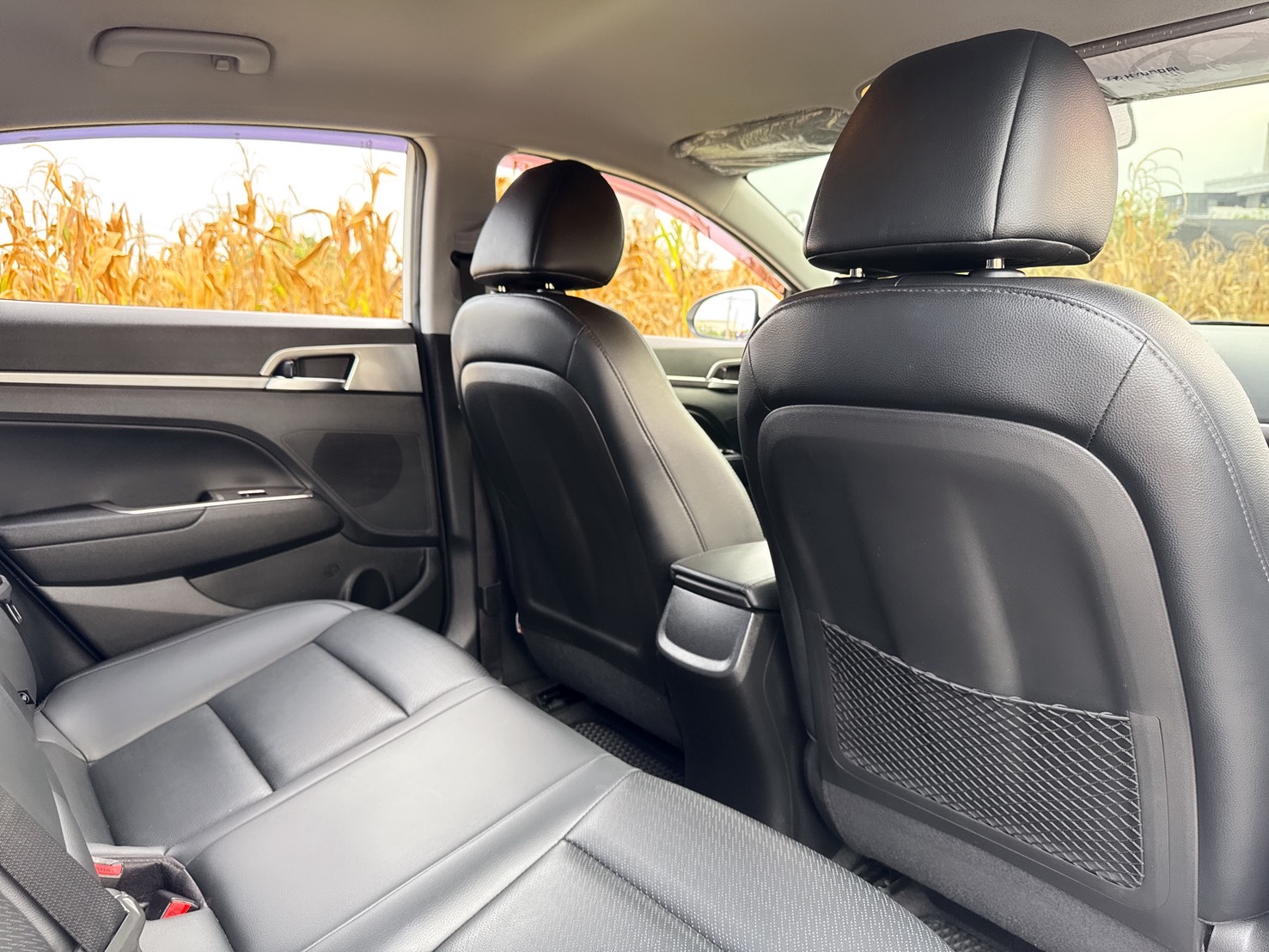 2020年 現代 ELANTRA 經典版  升級影音全配~里程保證~女用車  主被動安全配備齊全~內外車況佳  市場代步通勤優先最佳的平價選擇  第15張相片