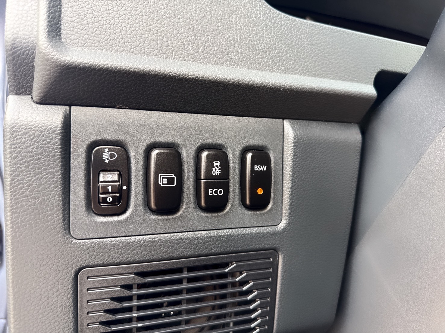 2024年 三菱 得利卡廂車 2.4L  原廠保養+一手車+新車保固中  安卓機+環景系統+電子後視鏡  『舒適八人座❖自排輕鬆好駕馭』  第5張相片