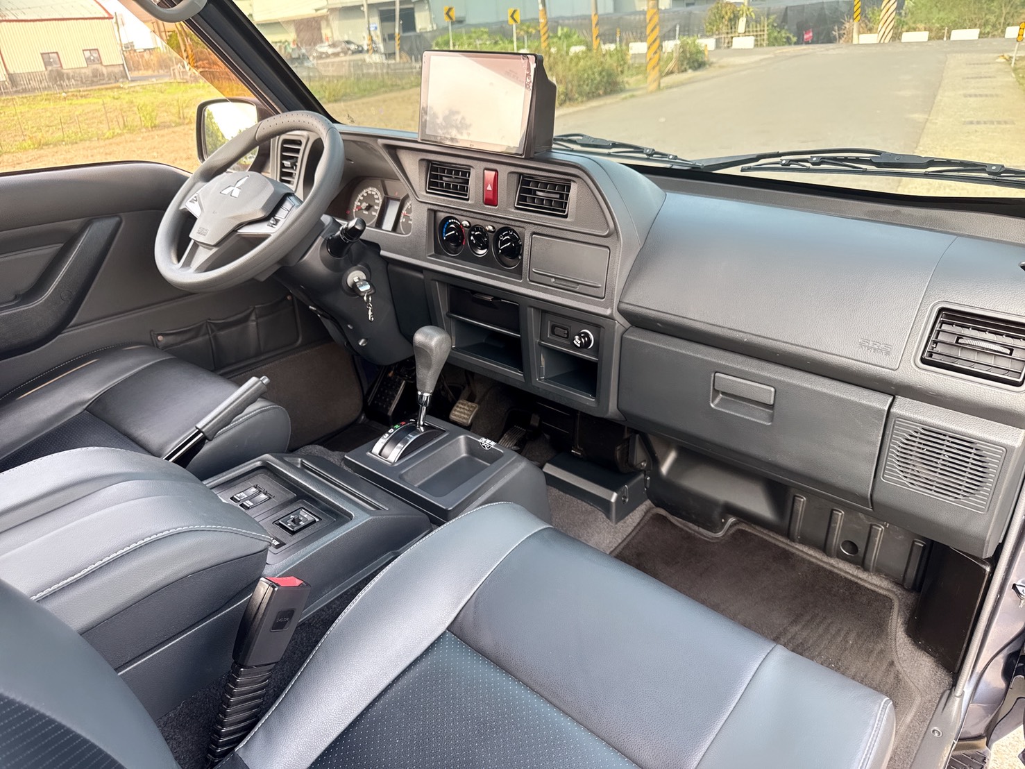 2024年 三菱 得利卡廂車 2.4L  原廠保養+一手車+新車保固中  安卓機+環景系統+電子後視鏡  『舒適八人座❖自排輕鬆好駕馭』  第14張相片