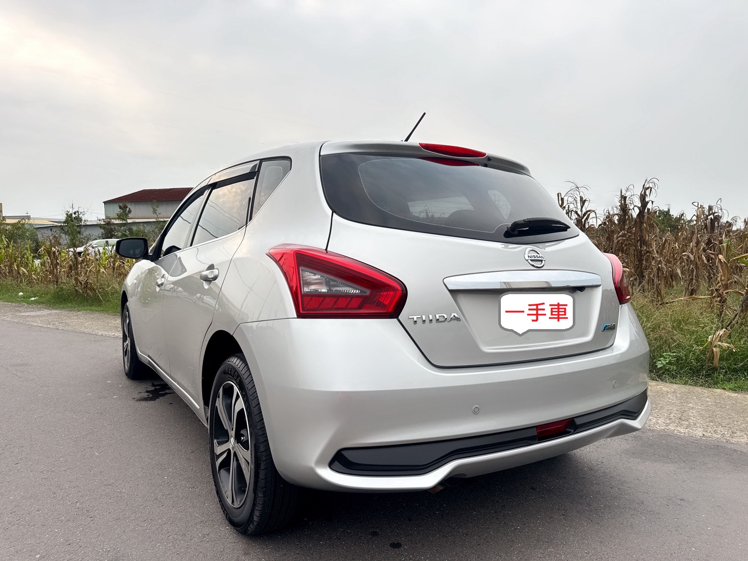 2018年 NISSAN TIIDA 豪華型  全車原鈑件~一手車~省油省稅  超低里程~年平均里程2500公里  魔術超大空間+小巧市區好停車  第3張相片