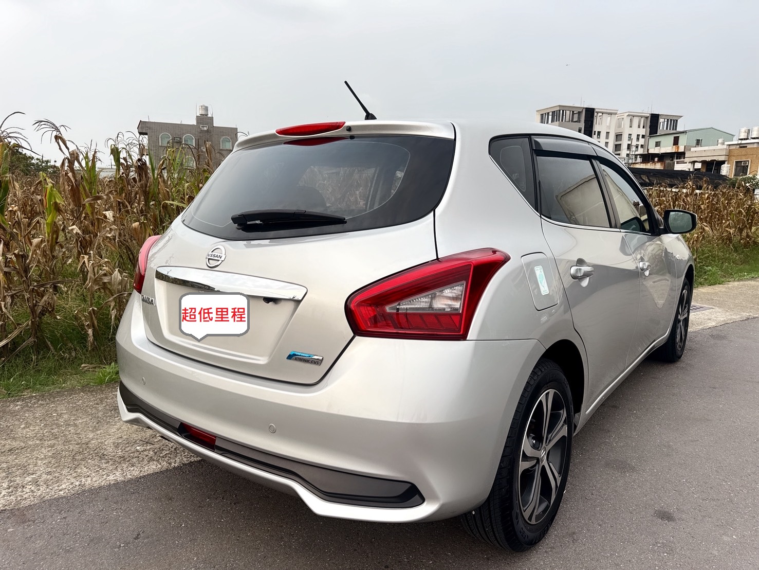 2018年 NISSAN TIIDA 豪華型  全車原鈑件~一手車~省油省稅  超低里程~年平均里程2500公里  魔術超大空間+小巧市區好停車  第4張相片