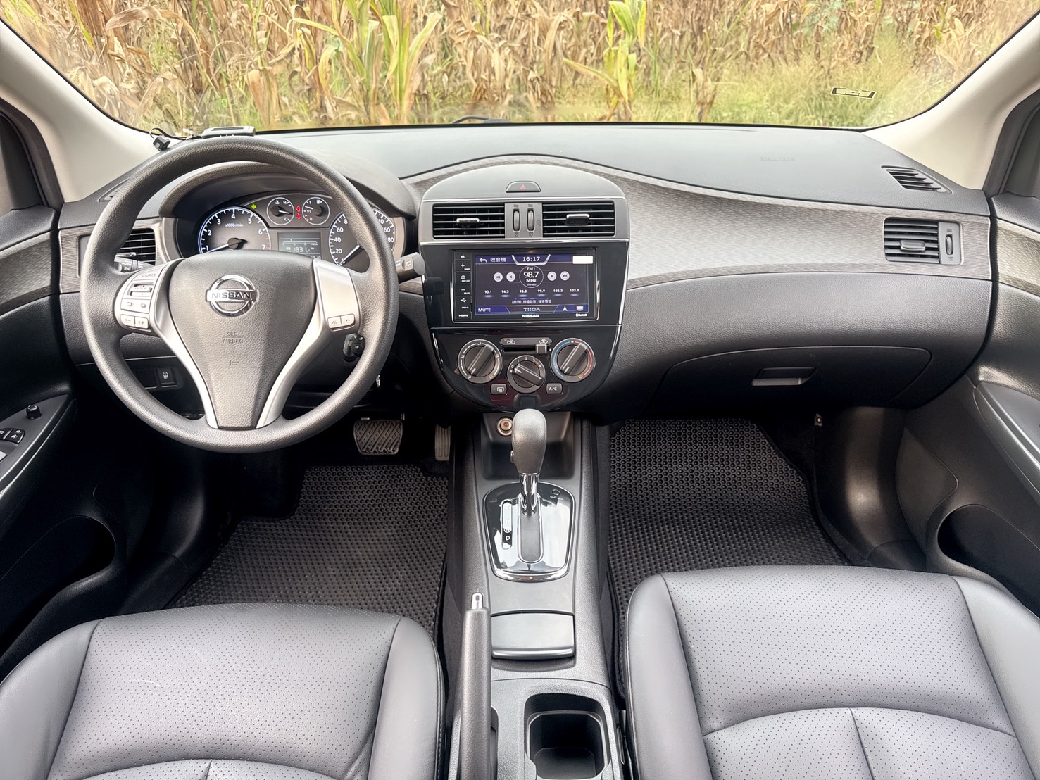 2018年 NISSAN TIIDA 豪華型  全車原鈑件~一手車~省油省稅  超低里程~年平均里程2500公里  魔術超大空間+小巧市區好停車  第5張相片