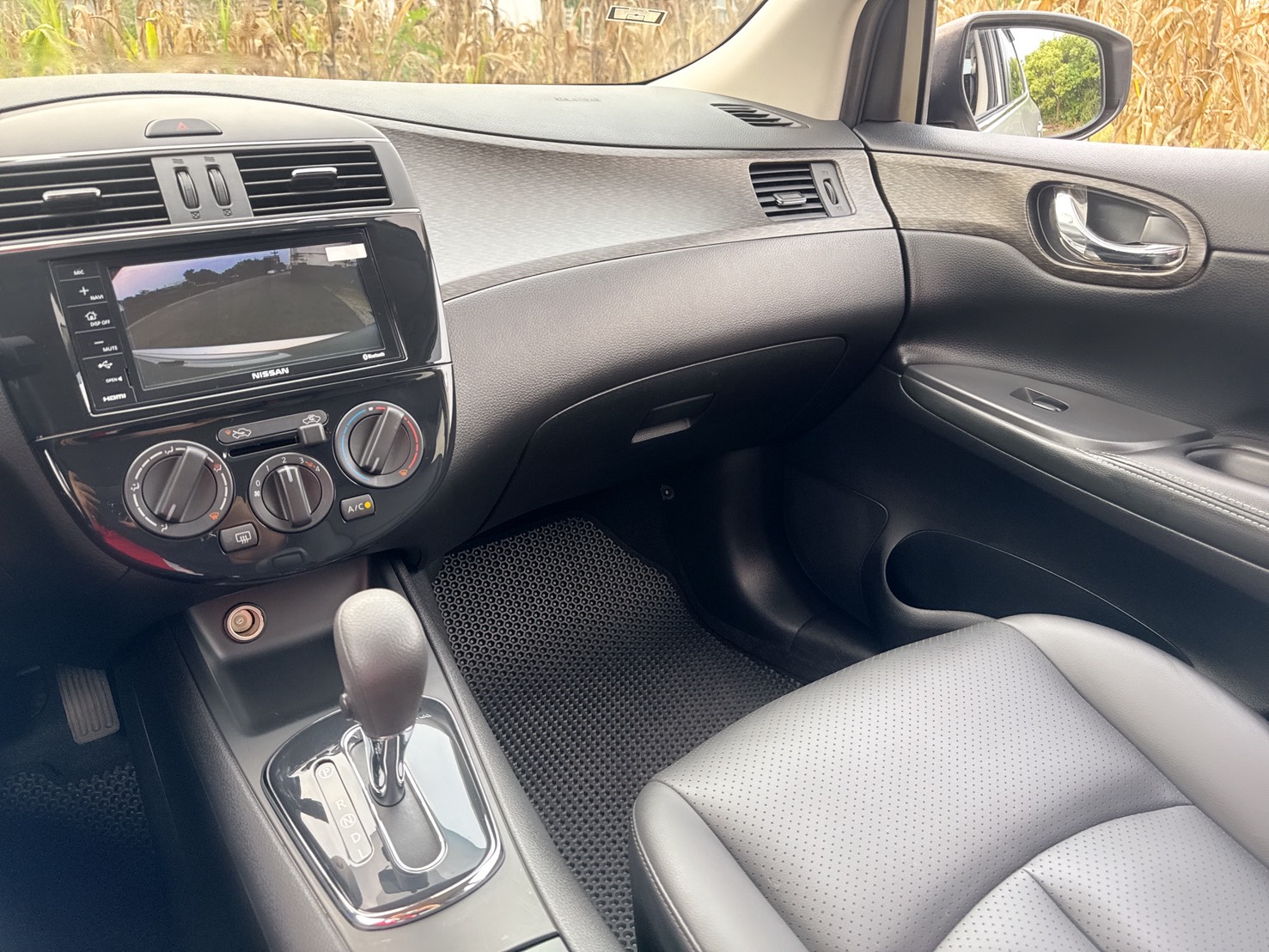 2018年 NISSAN TIIDA 豪華型  全車原鈑件~一手車~省油省稅  超低里程~年平均里程2500公里  魔術超大空間+小巧市區好停車  第8張相片