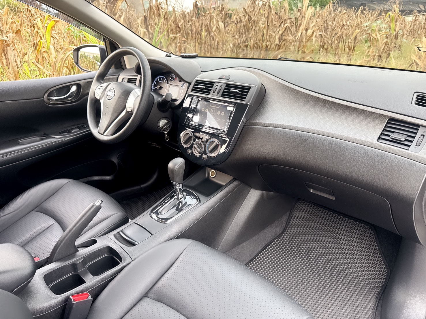 2018年 NISSAN TIIDA 豪華型  全車原鈑件~一手車~省油省稅  超低里程~年平均里程2500公里  魔術超大空間+小巧市區好停車  第14張相片