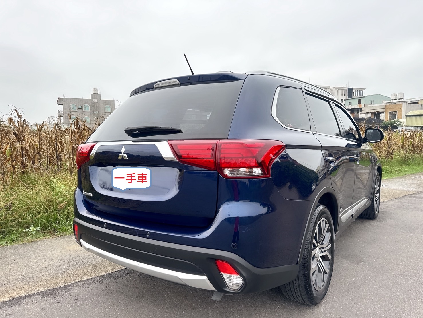 2017年 三菱 OUTLANDER 尊貴型  超低里程~年平均里程約9700公里  里程保證~一手車~原廠影音升級  同級車CP值最高SUV運動休旅車  第3張相片