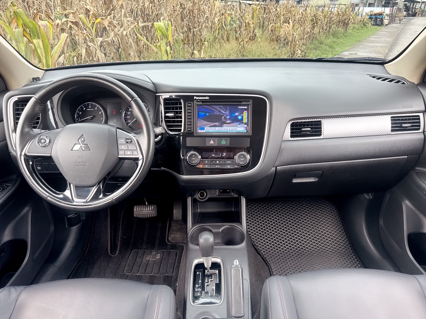 2017年 三菱 OUTLANDER 尊貴型  超低里程~年平均里程約9700公里  里程保證~一手車~原廠影音升級  同級車CP值最高SUV運動休旅車  第5張相片