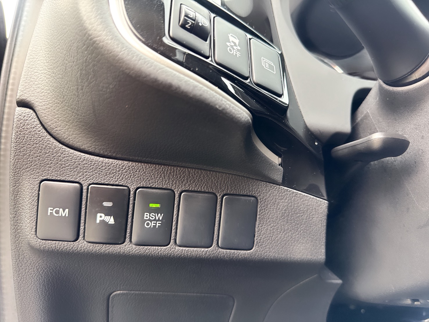 2017年 三菱 OUTLANDER 尊貴型  超低里程~年平均里程約9700公里  里程保證~一手車~原廠影音升級  同級車CP值最高SUV運動休旅車  第6張相片