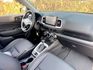 2022年 HYUNDAI VENUE GLB版  低里程+一手車+雙色套件+原版件  環景+盲點+車道偏離+Qi無線充電  韓系潮流典雅時尚都會跨界小休旅  第15張縮圖