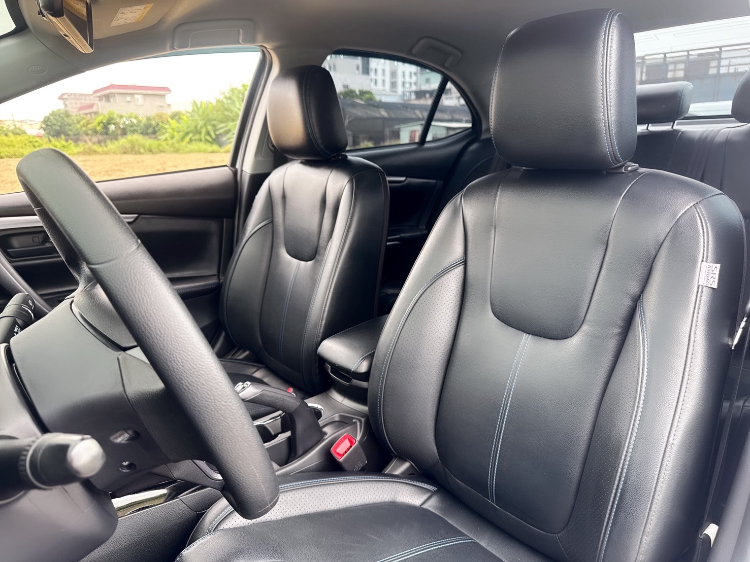 2023年 三菱 GRAND LANCER  經典車款~魅力型~原廠保固中  安全+科技+動感+性能一應俱全  車身流線外型+熱血帥氣車款首選  第12張相片