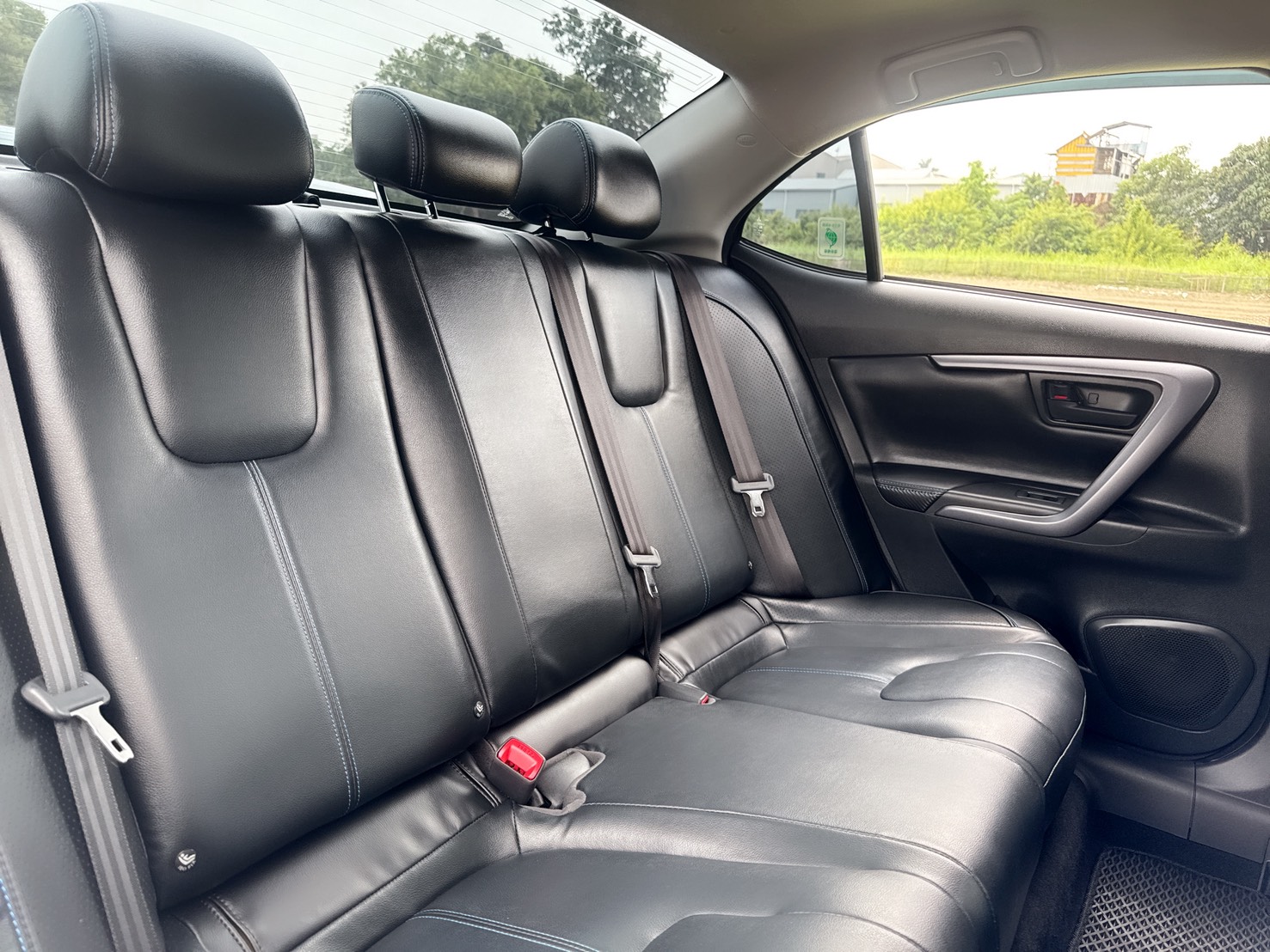 2023年 三菱 GRAND LANCER  經典車款~魅力型~原廠保固中  安全+科技+動感+性能一應俱全  車身流線外型+熱血帥氣車款首選  第18張相片