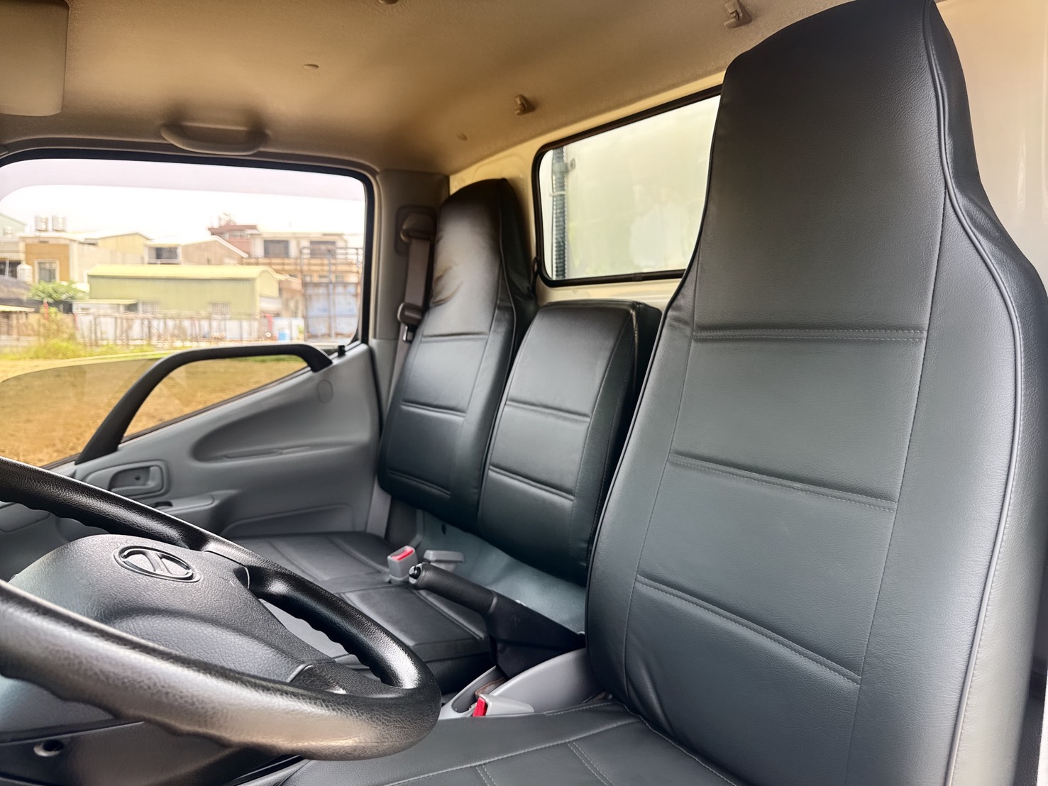 2019年 HINO 11.5尺 冷凍車  免使用尿素+已升級總重5噸  同級車中扭力最大~原廠保養  低里程~物流運輸業第一首選  第12張相片