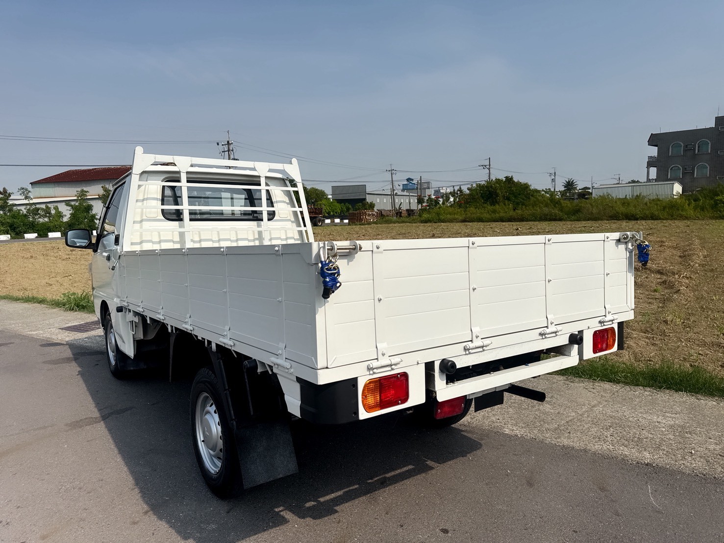 2023年 三菱 得利卡貨車 自排  全新框式木床+內外車況極佳  足有力+真耐操+載貨空間大  第3張相片