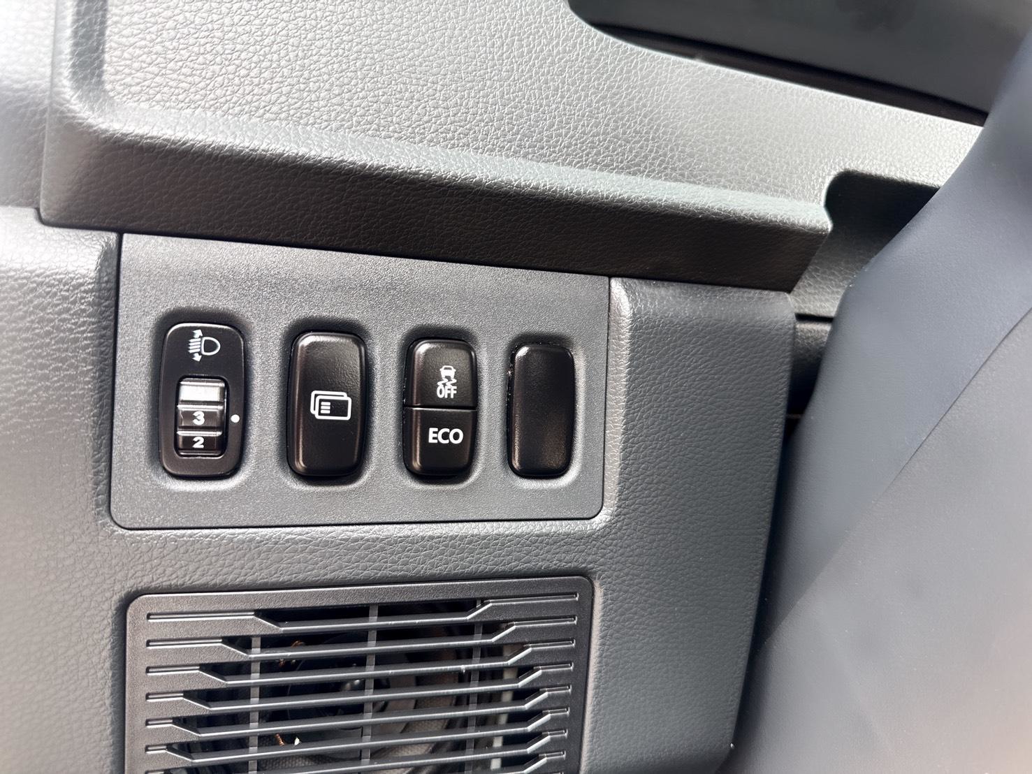 2023年 三菱 得利卡貨車 自排  全新框式木床+內外車況極佳  足有力+真耐操+載貨空間大  第7張相片